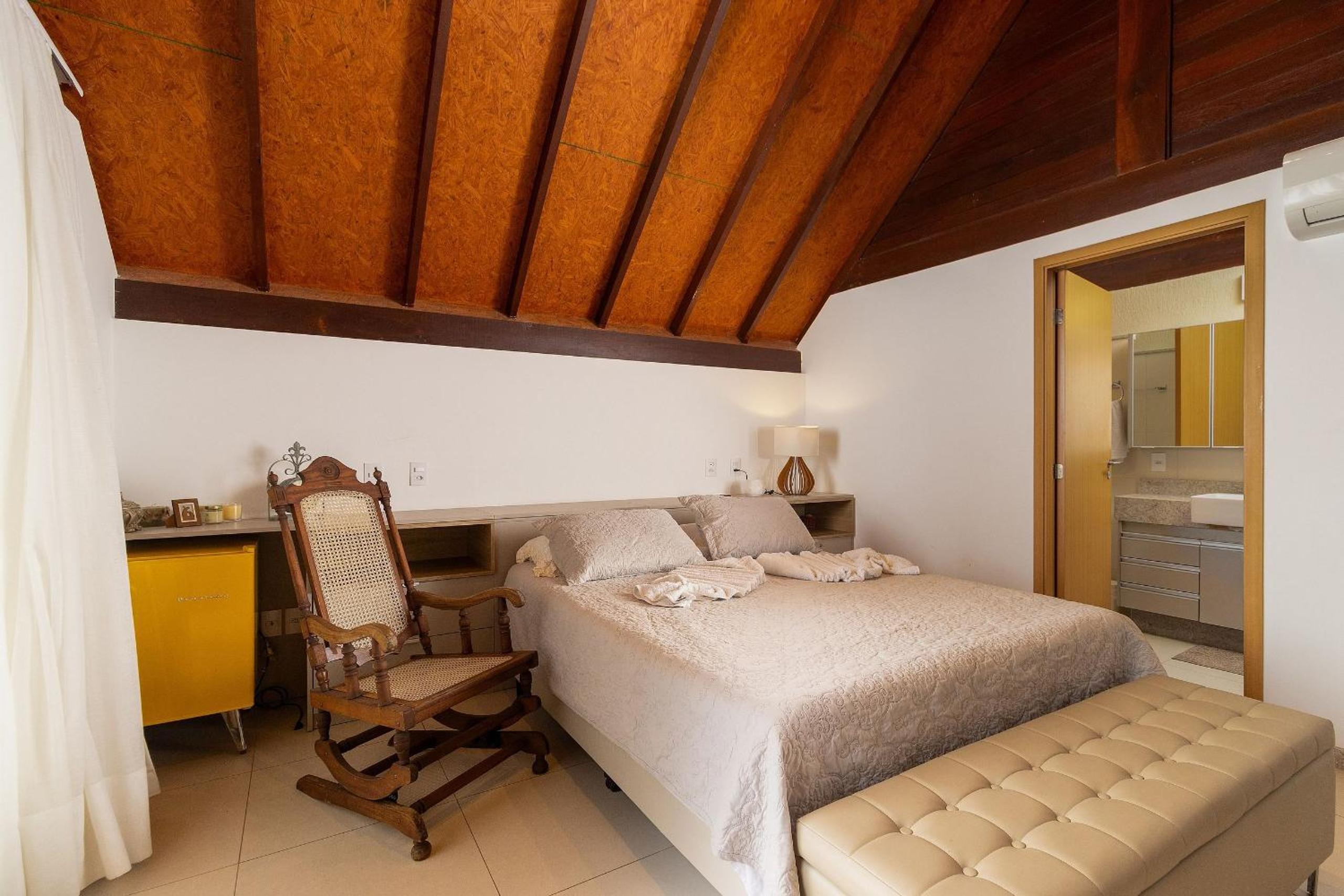 Exclusive Oceanfront Bungalow with Included Service — Eco Resort Carneiros