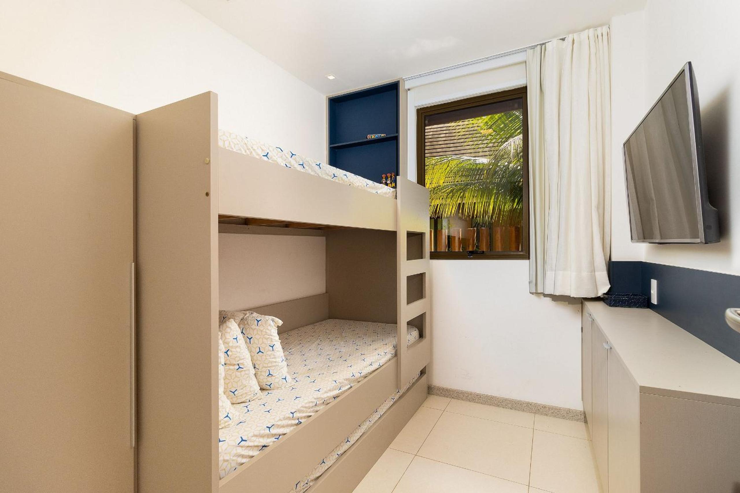 Exclusive Oceanfront Bungalow with Included Service — Eco Resort Carneiros