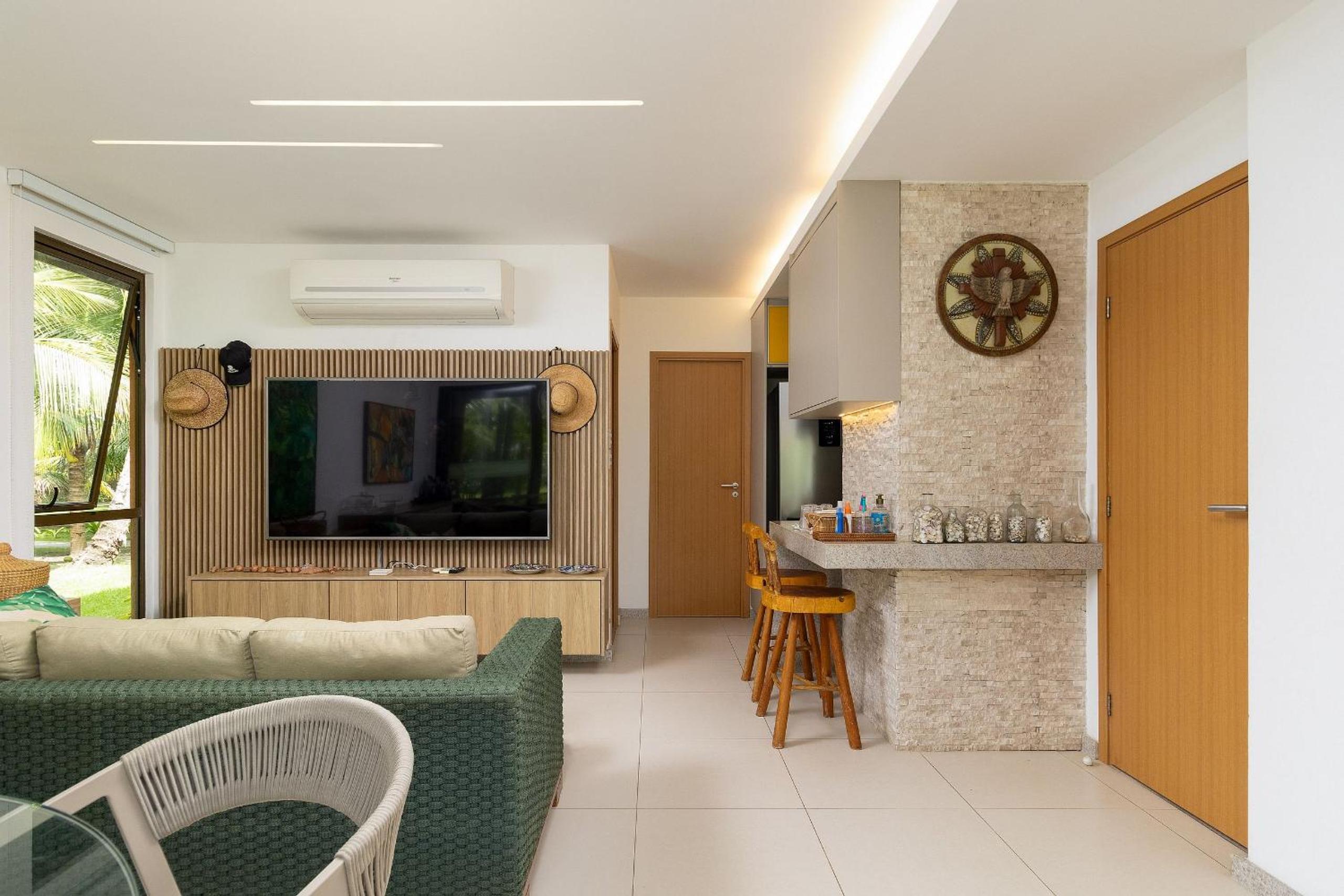 Exclusive Oceanfront Bungalow with Included Service — Eco Resort Carneiros