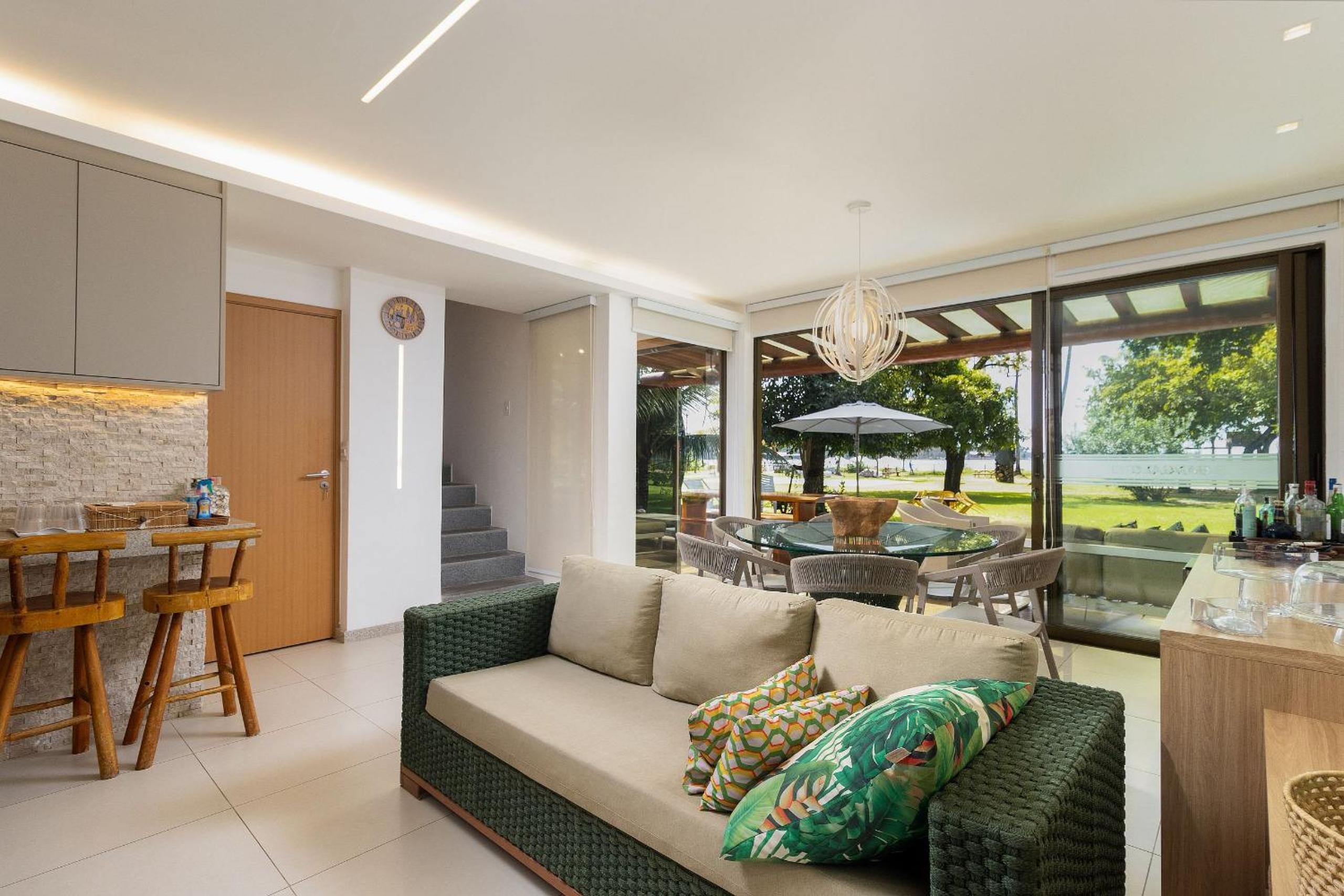 Exclusive Oceanfront Bungalow with Included Service — Eco Resort Carneiros