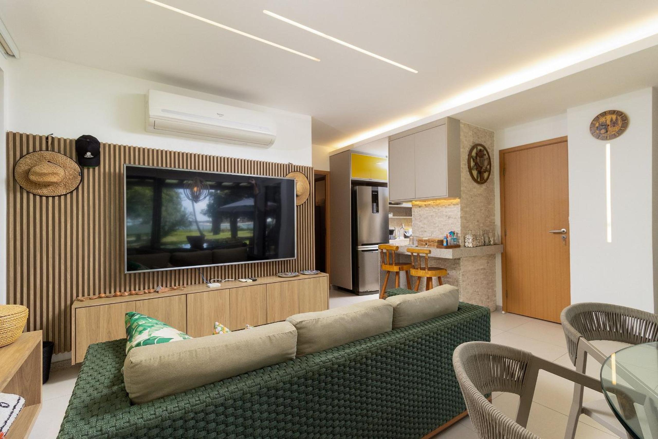 Exclusive Oceanfront Bungalow with Included Service — Eco Resort Carneiros