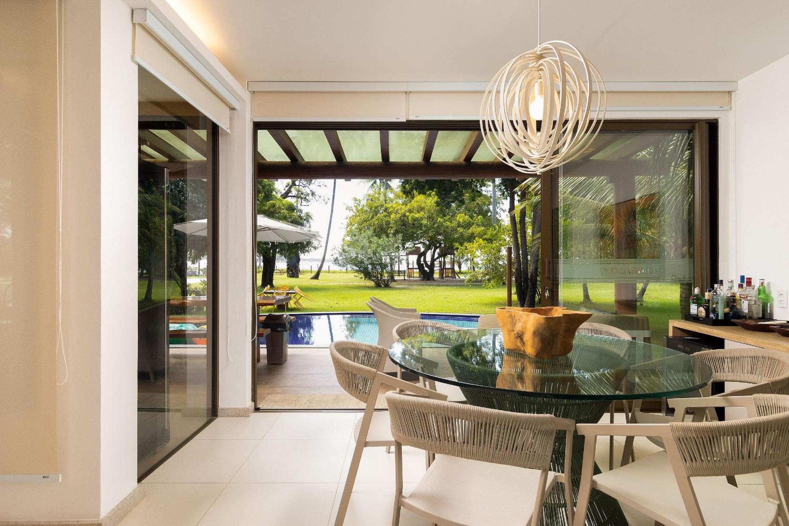 Exclusive Oceanfront Bungalow with Included Service — Eco Resort Carneiros