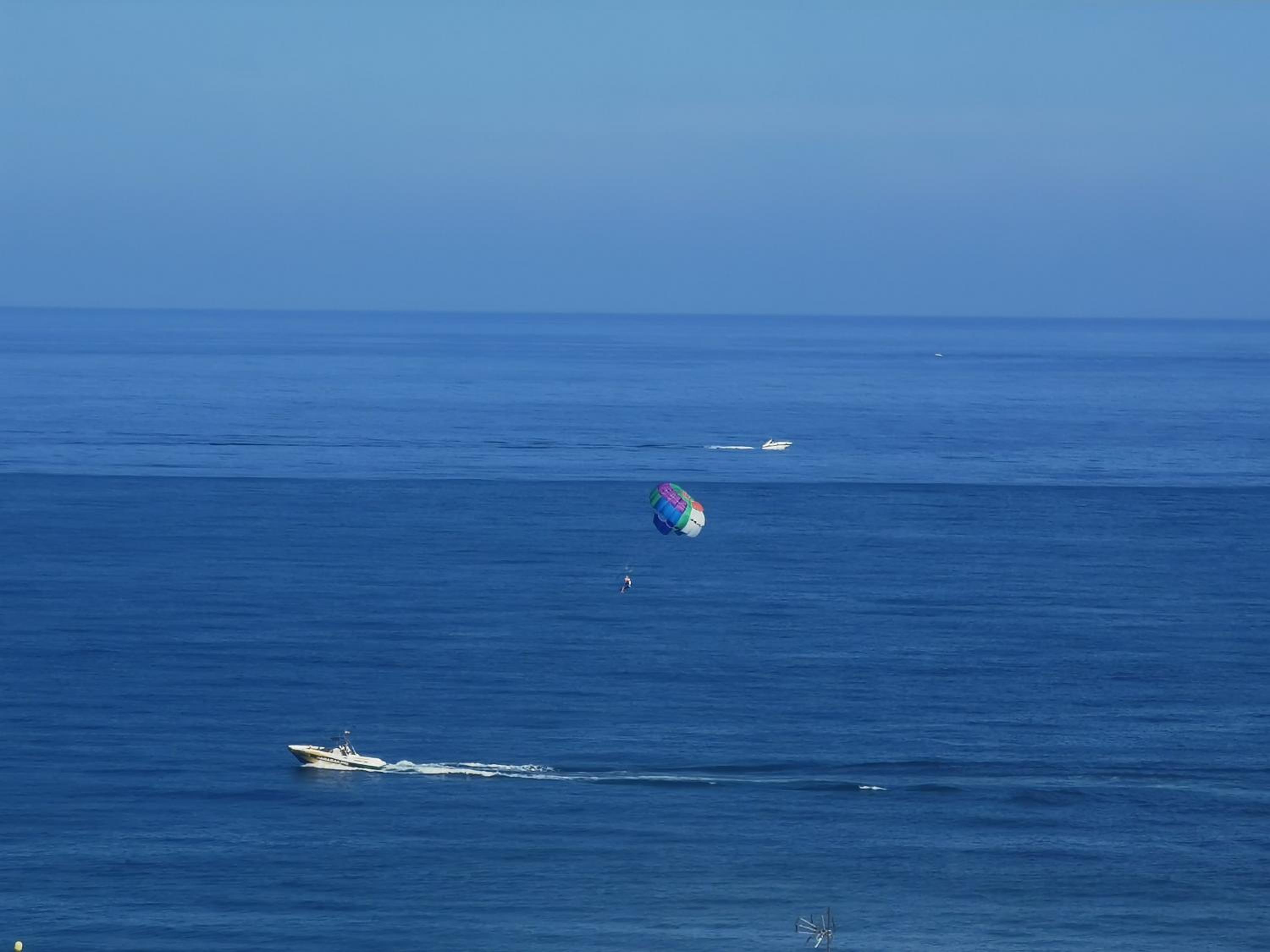 Bel APPARTEMENT FACE A LA MER view 5