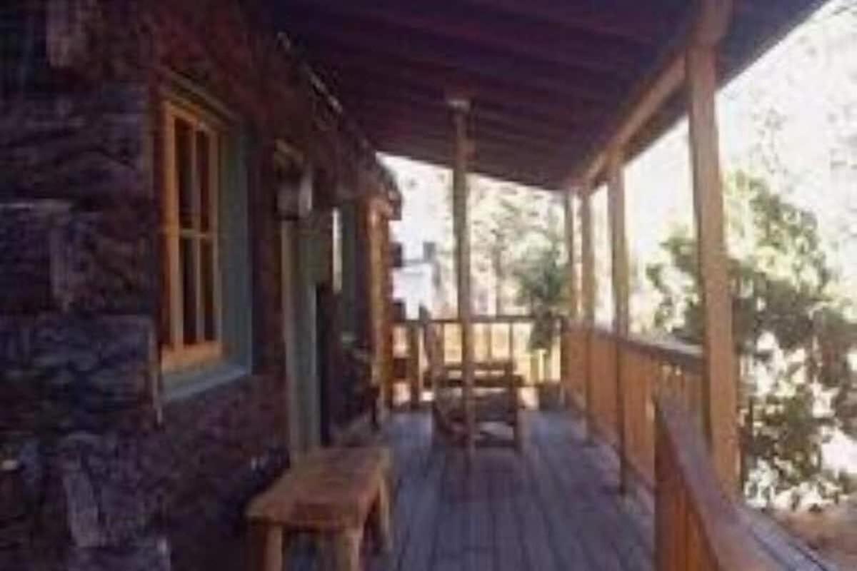 Golden Bear Cottages