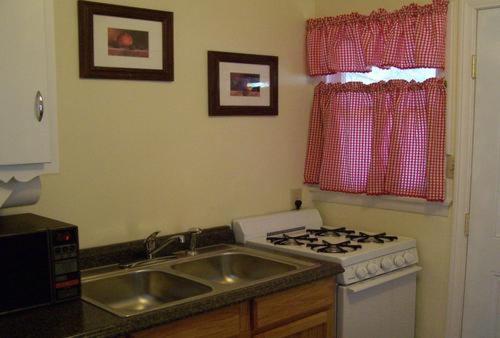 Golden Bear Cottages