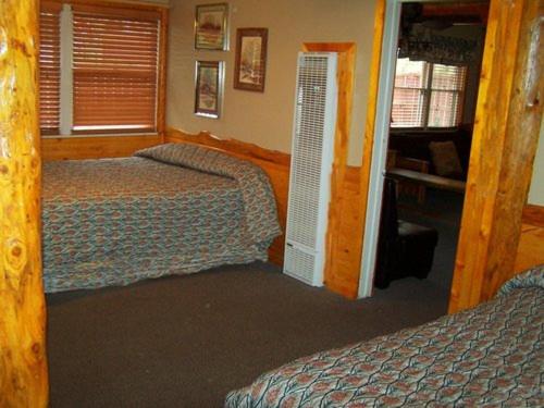 Golden Bear Cottages