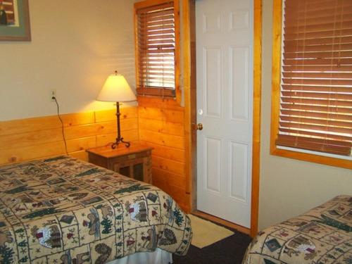 Golden Bear Cottages