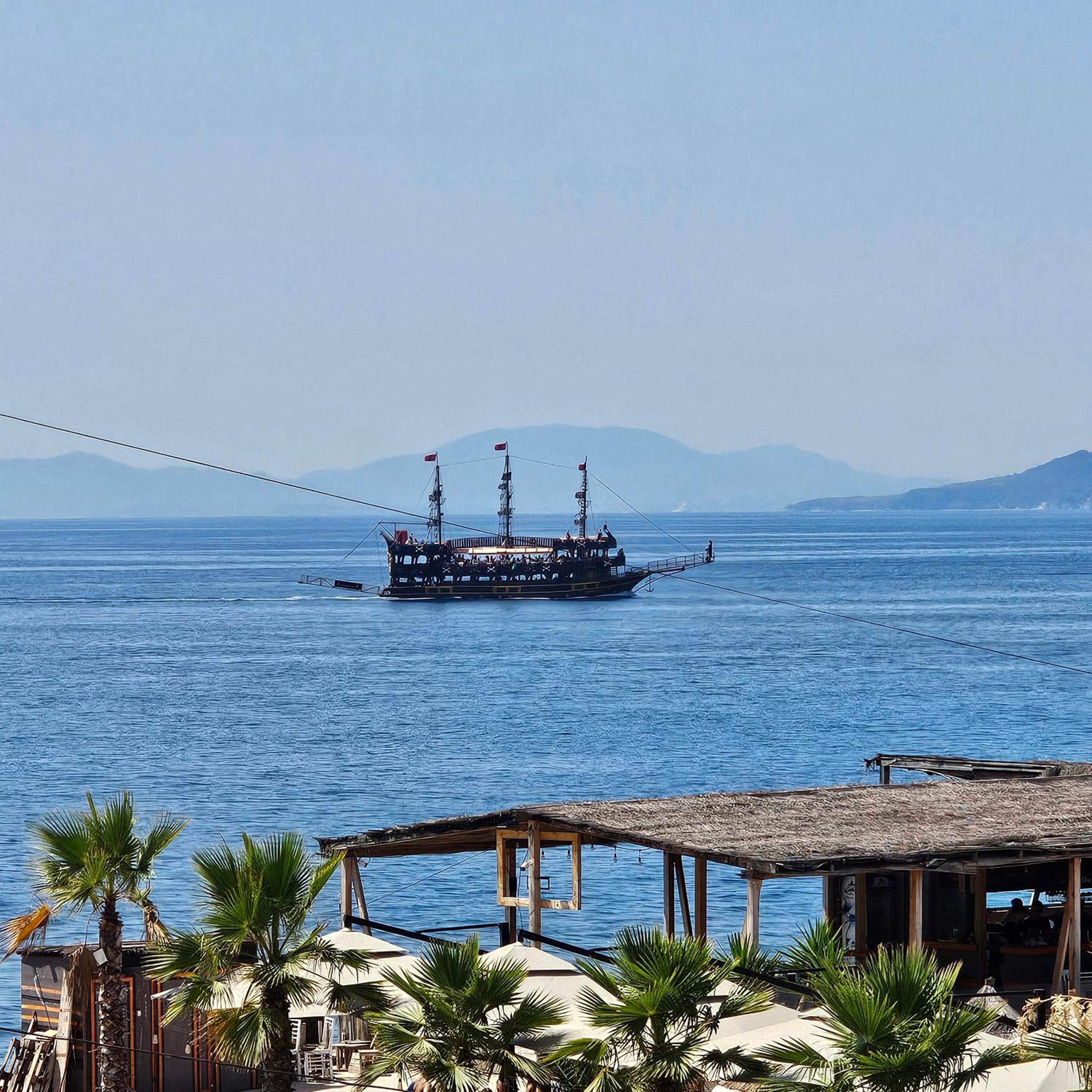 Ares Beachfront Luxury Rooms