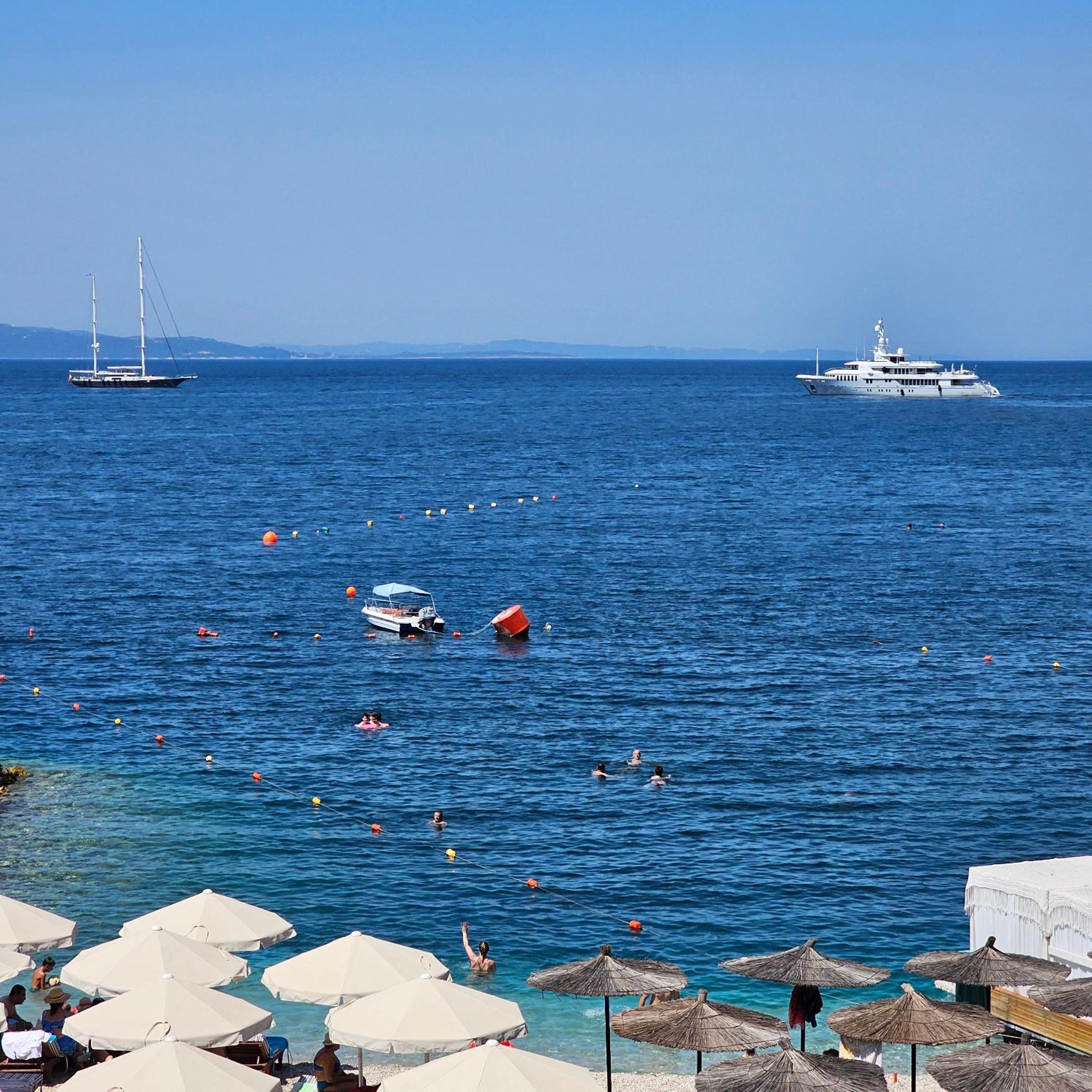 Ares Beachfront Luxury Rooms