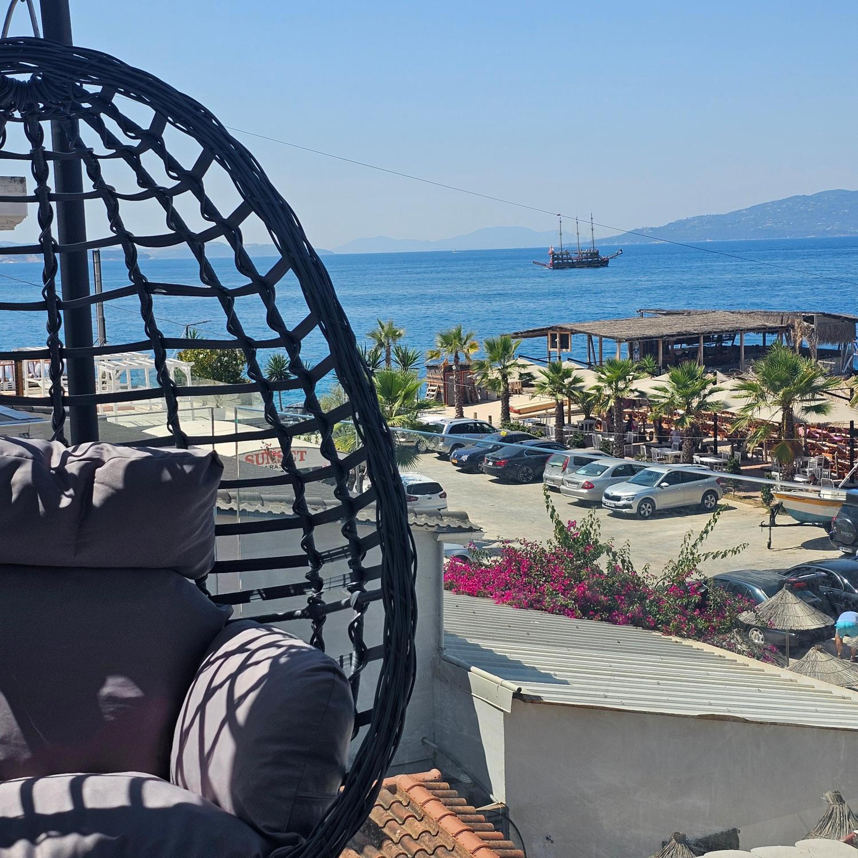 Ares Beachfront Luxury Rooms