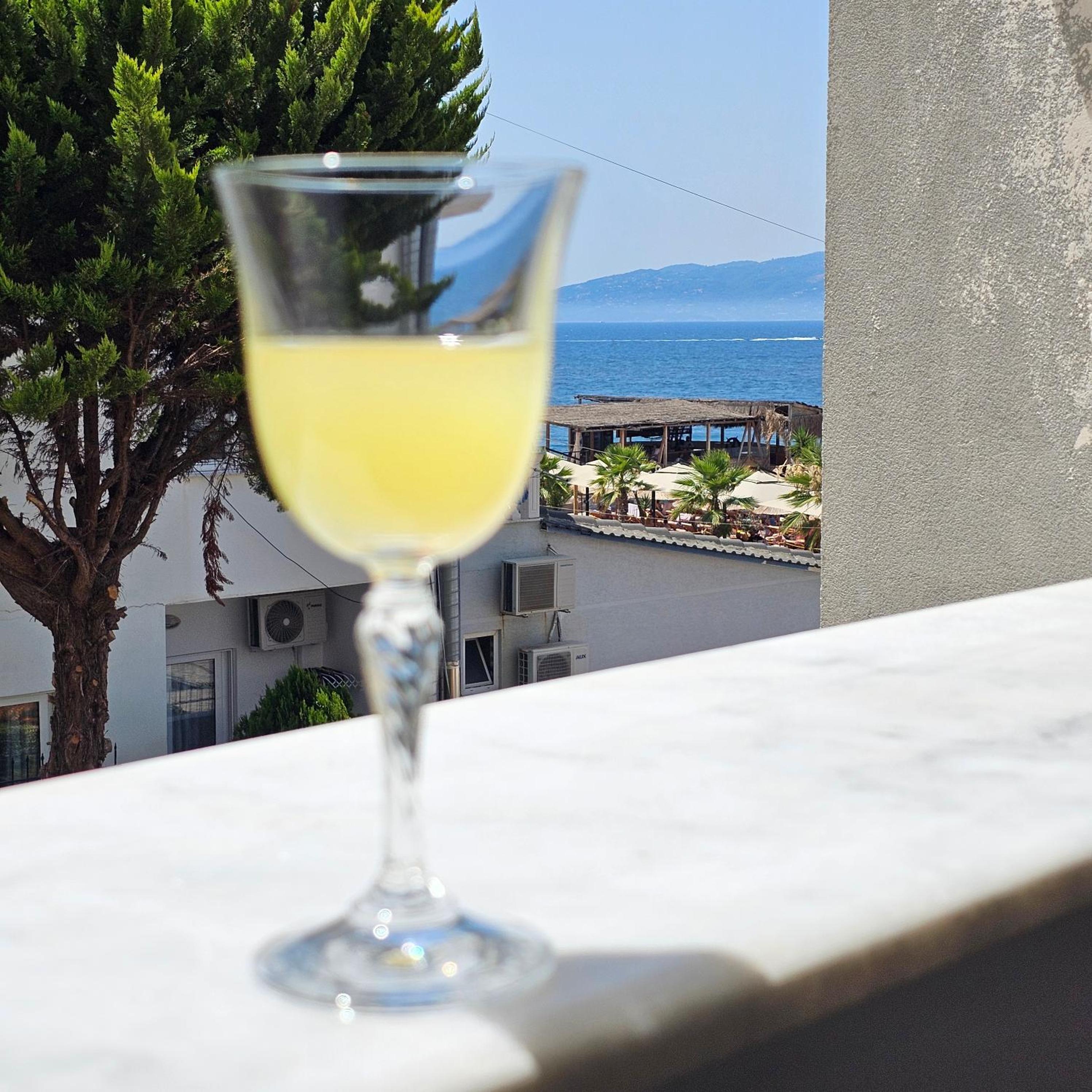 Ares Beachfront Luxury Rooms