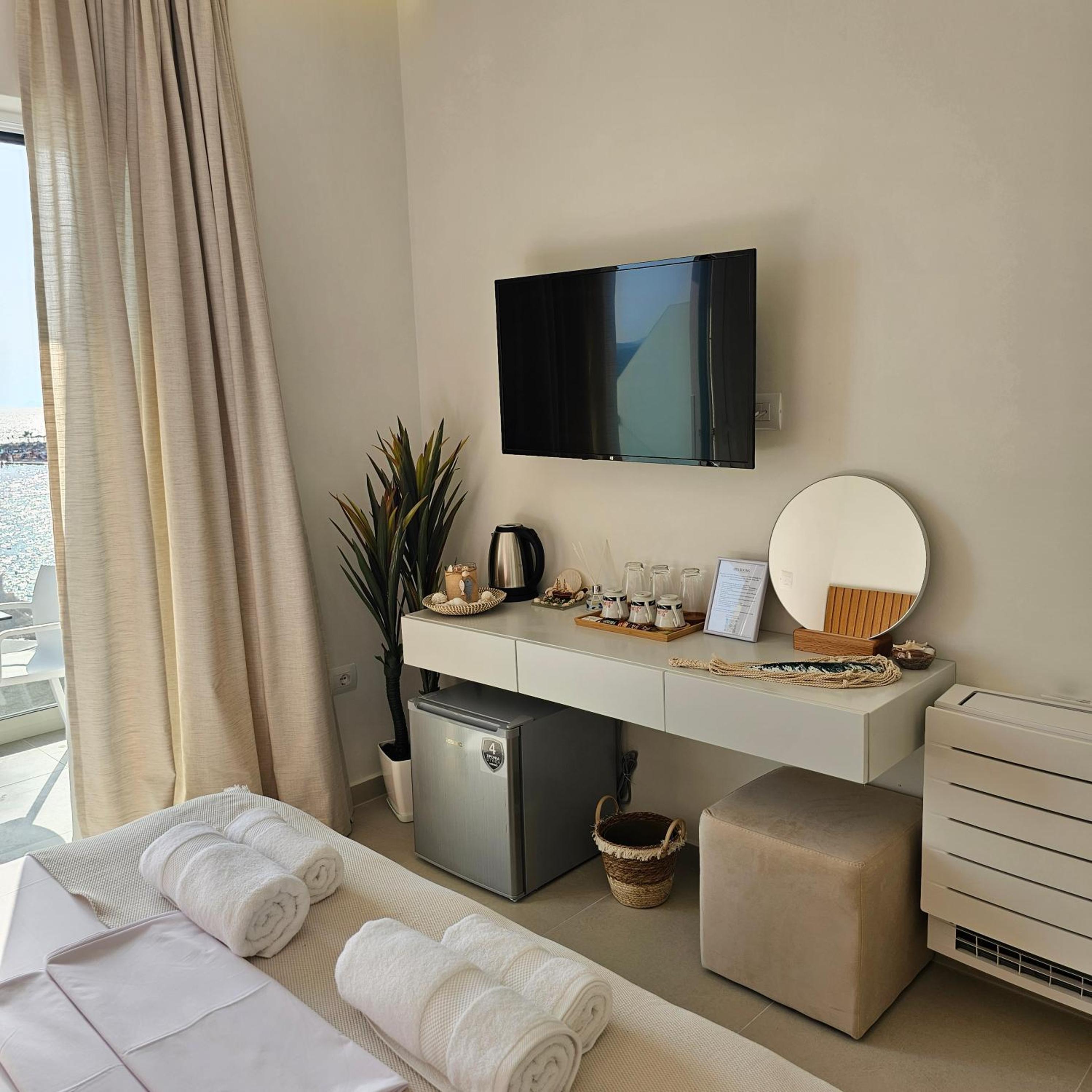 Ares Beachfront Luxury Rooms