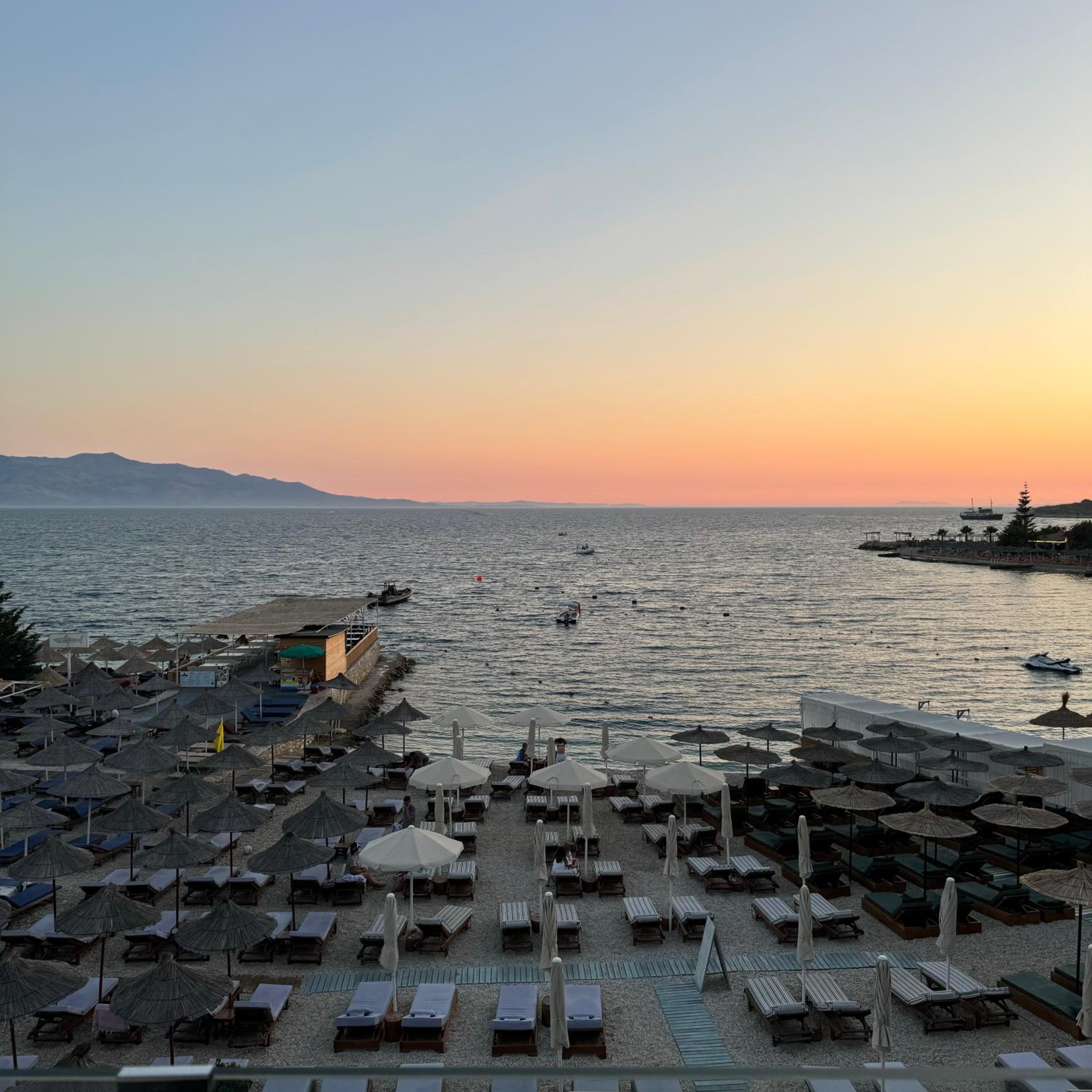 Ares Beachfront Luxury Rooms
