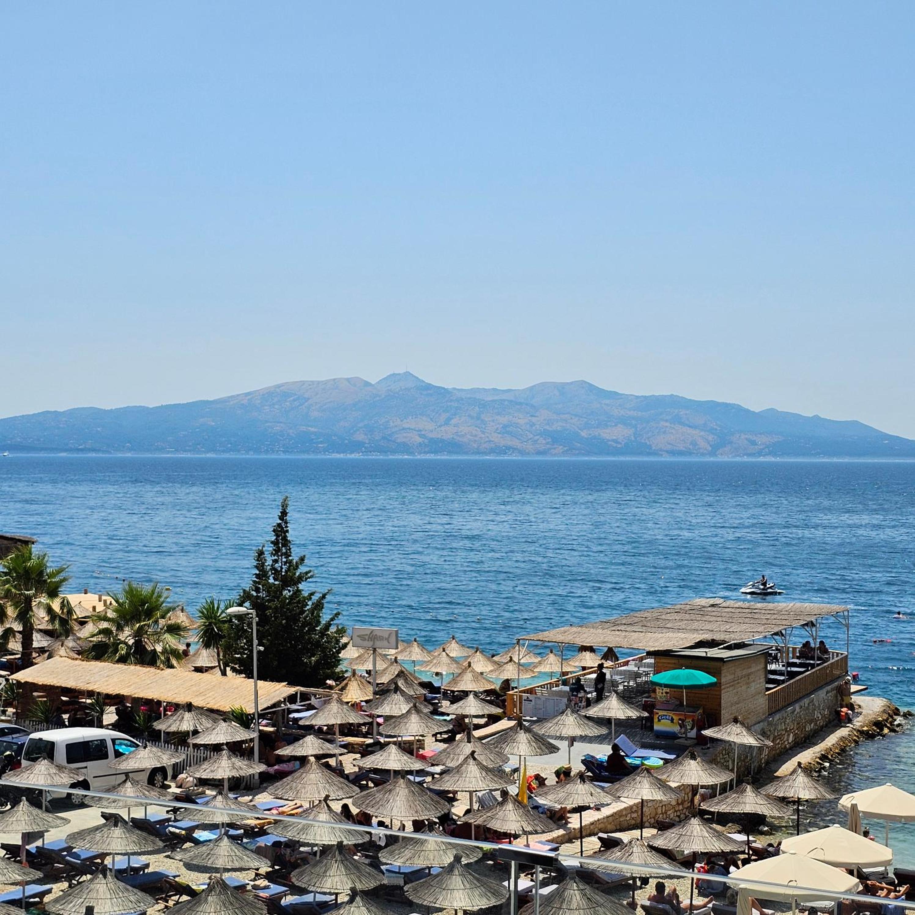 Ares Beachfront Luxury Rooms