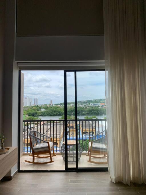 Beautiful! Brand New Apt old town
