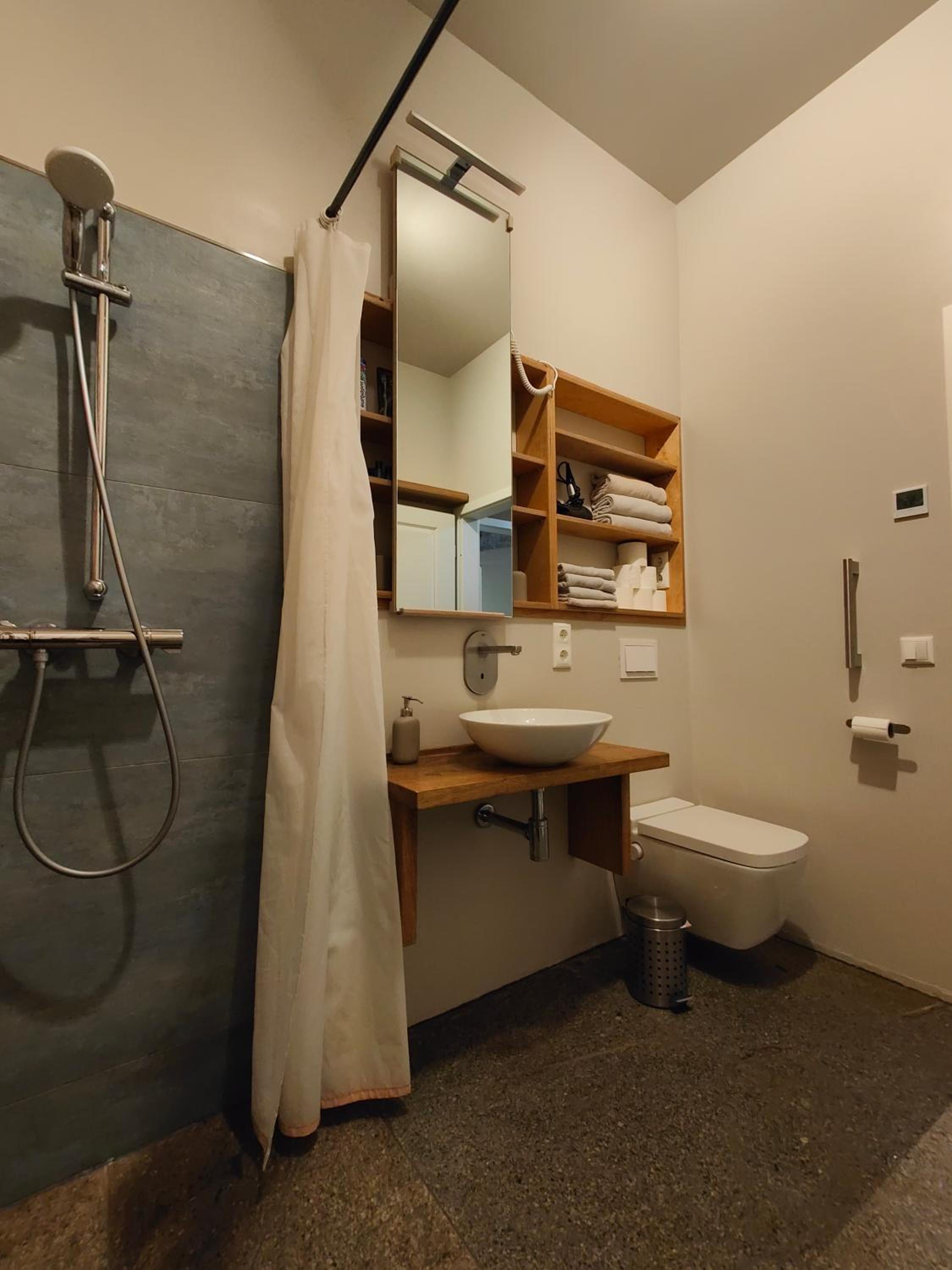 HexenburgbeiDresden Maisonette über 2 Etagen mit 4 Schlafzimmern, Kamin, Terrasse und Faßsauna, Nähe Sächsische Schweiz Dresden
