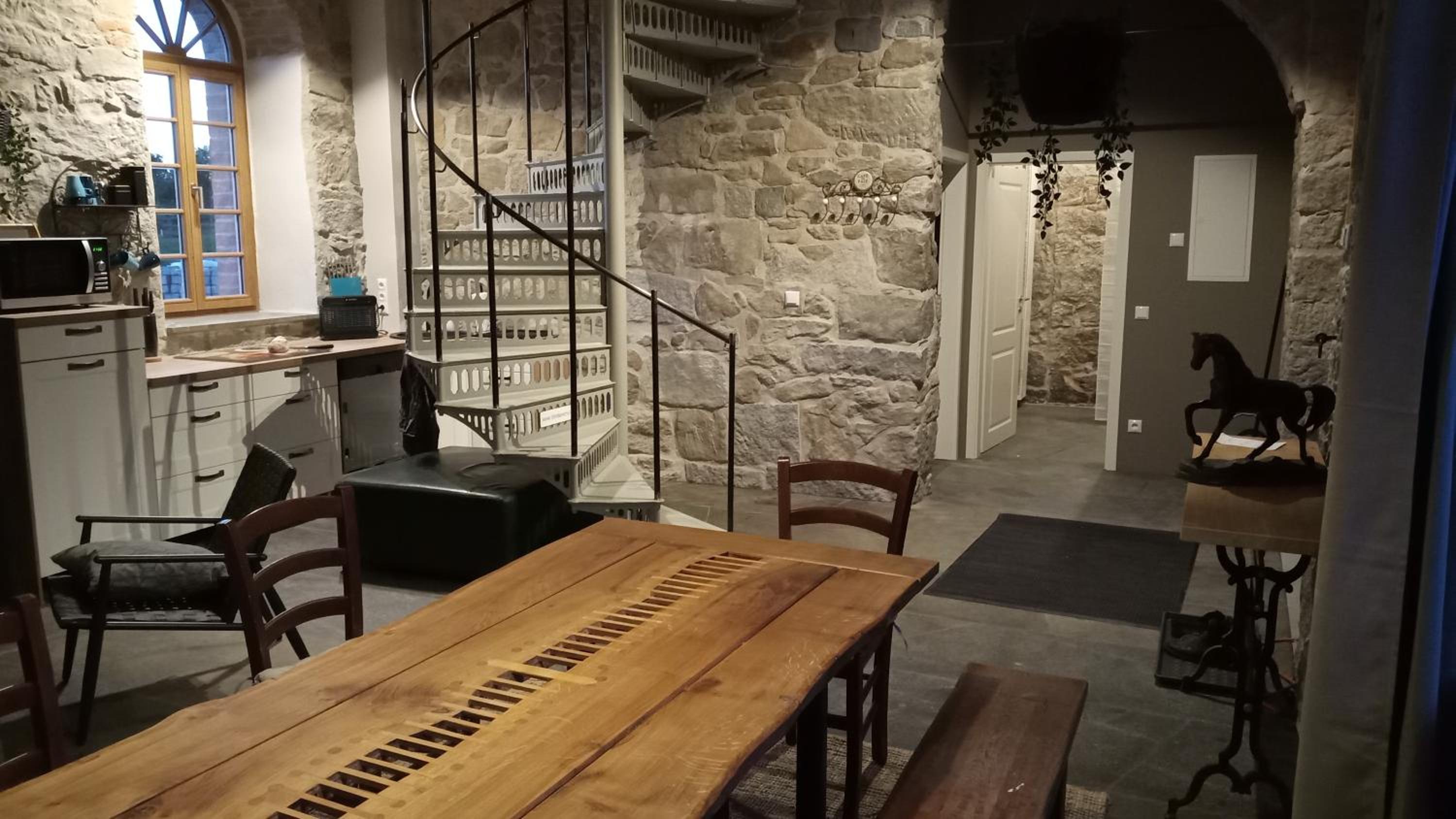 HexenburgbeiDresden Maisonette über 2 Etagen mit 4 Schlafzimmern, Kamin, Terrasse und Faßsauna, Nähe Sächsische Schweiz Dresden