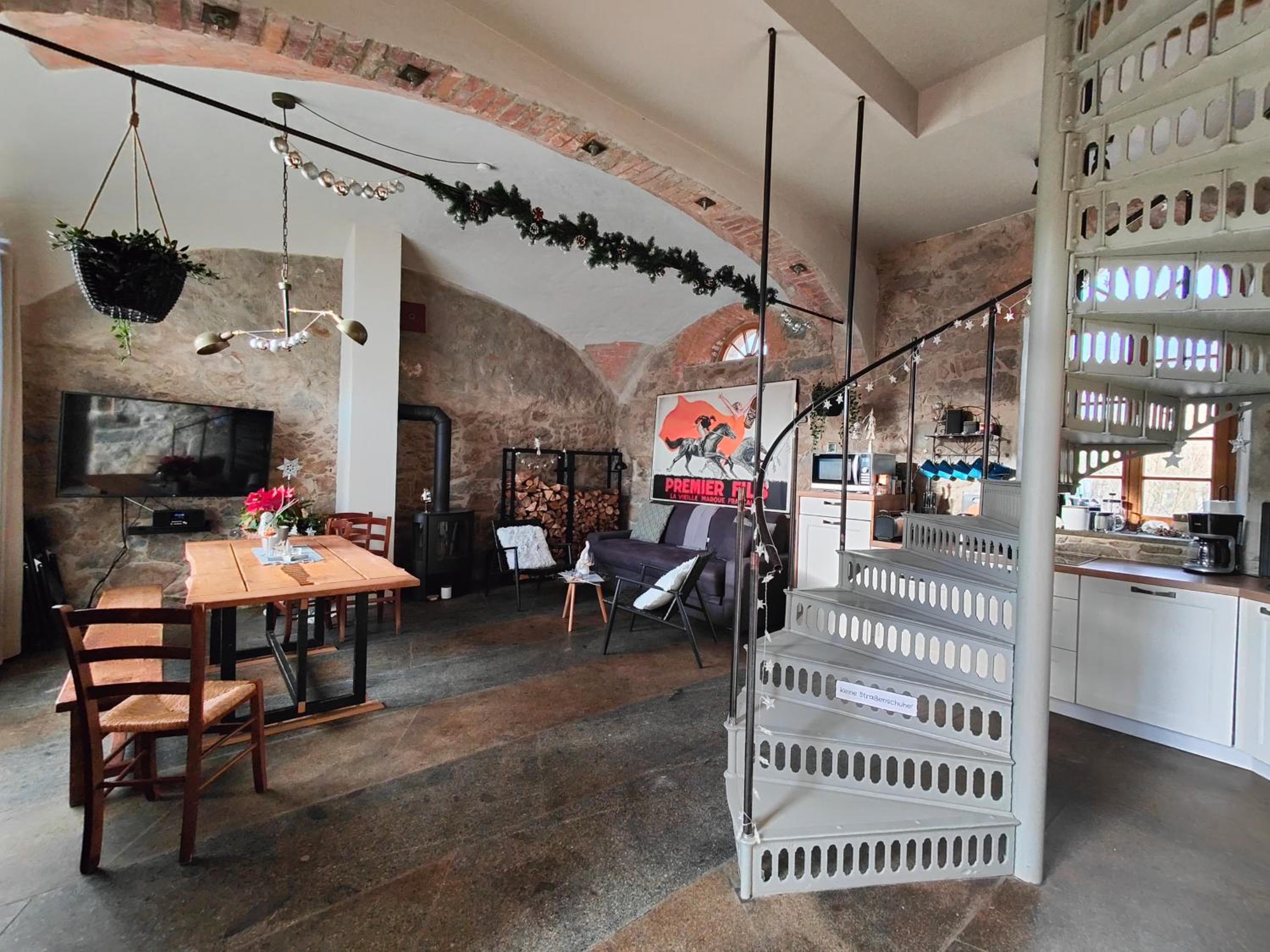HexenburgbeiDresden Maisonette über 2 Etagen mit 4 Schlafzimmern, Kamin, Terrasse und Faßsauna, Nähe Sächsische Schweiz Dresden
