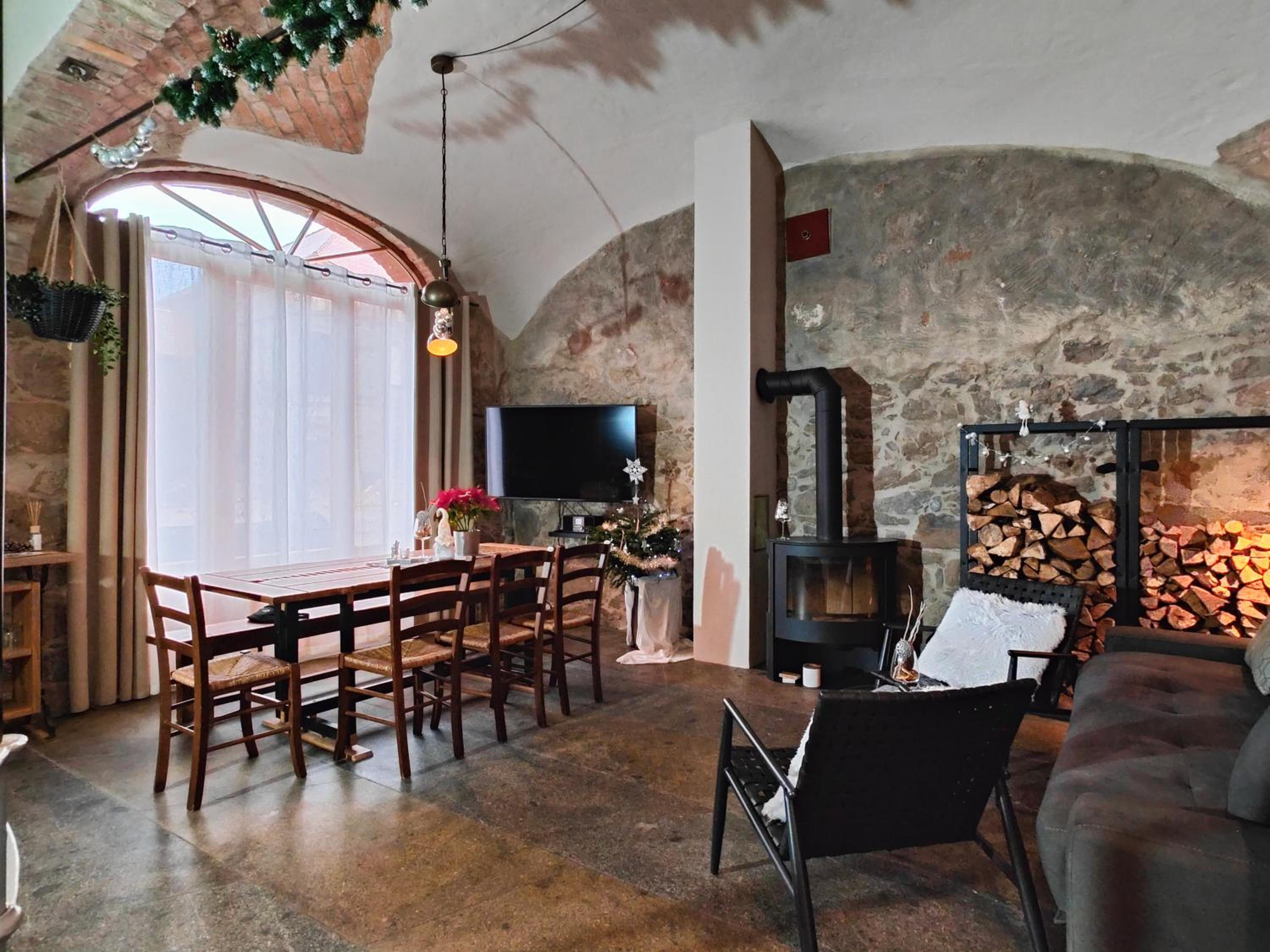 HexenburgbeiDresden Maisonette über 2 Etagen mit 4 Schlafzimmern, Kamin, Terrasse und Faßsauna, Nähe Sächsische Schweiz Dresden