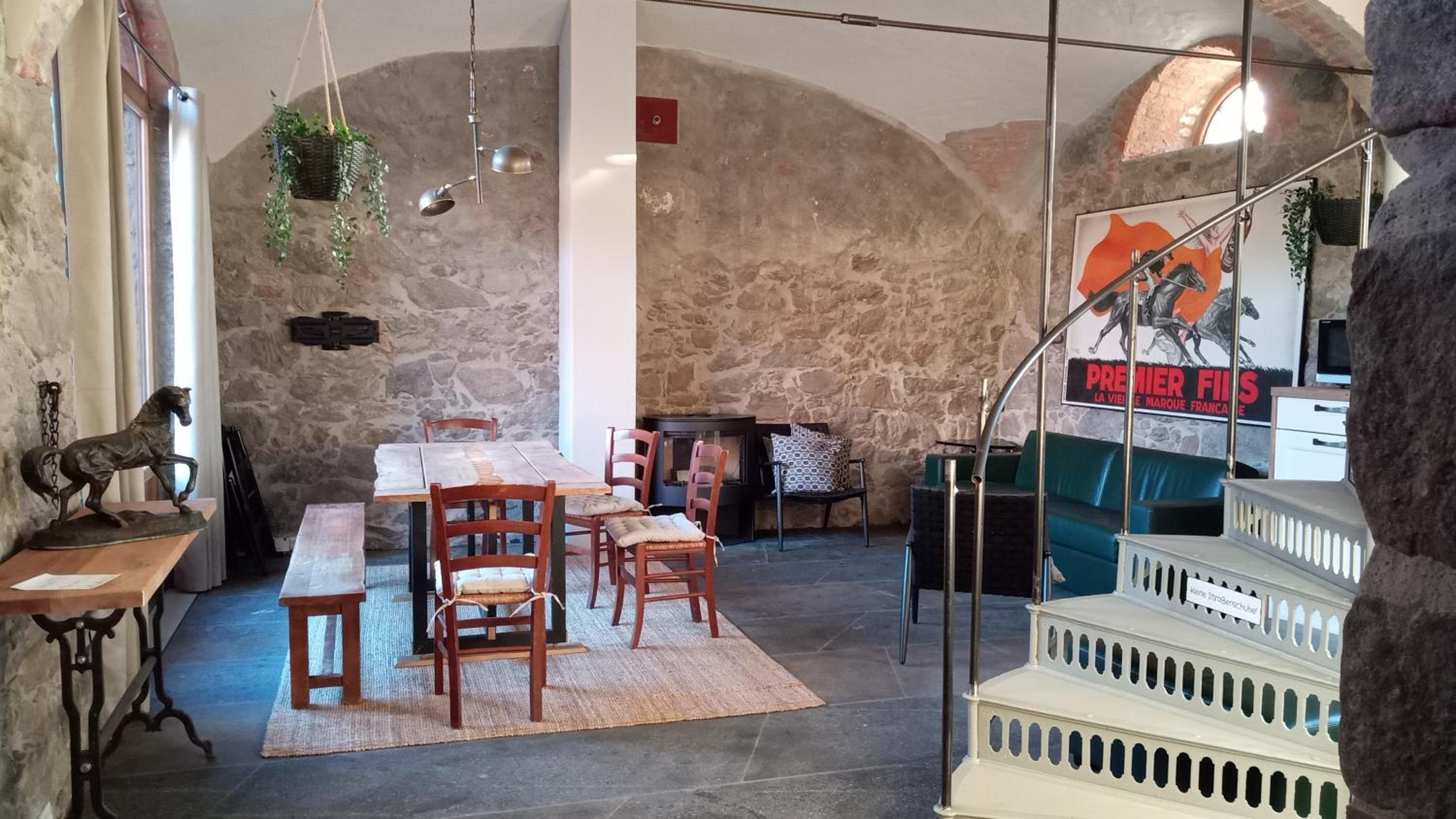 HexenburgbeiDresden Maisonette über 2 Etagen mit 4 Schlafzimmern, Kamin, Terrasse und Faßsauna, Nähe Sächsische Schweiz Dresden