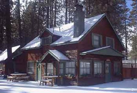 Golden Bear Cottages