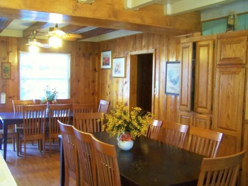 Golden Bear Cottages