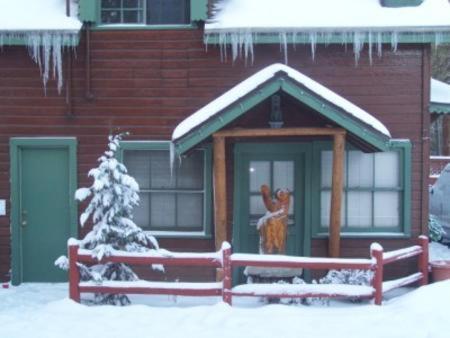 Golden Bear Cottages