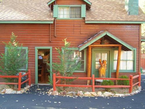 Golden Bear Cottages