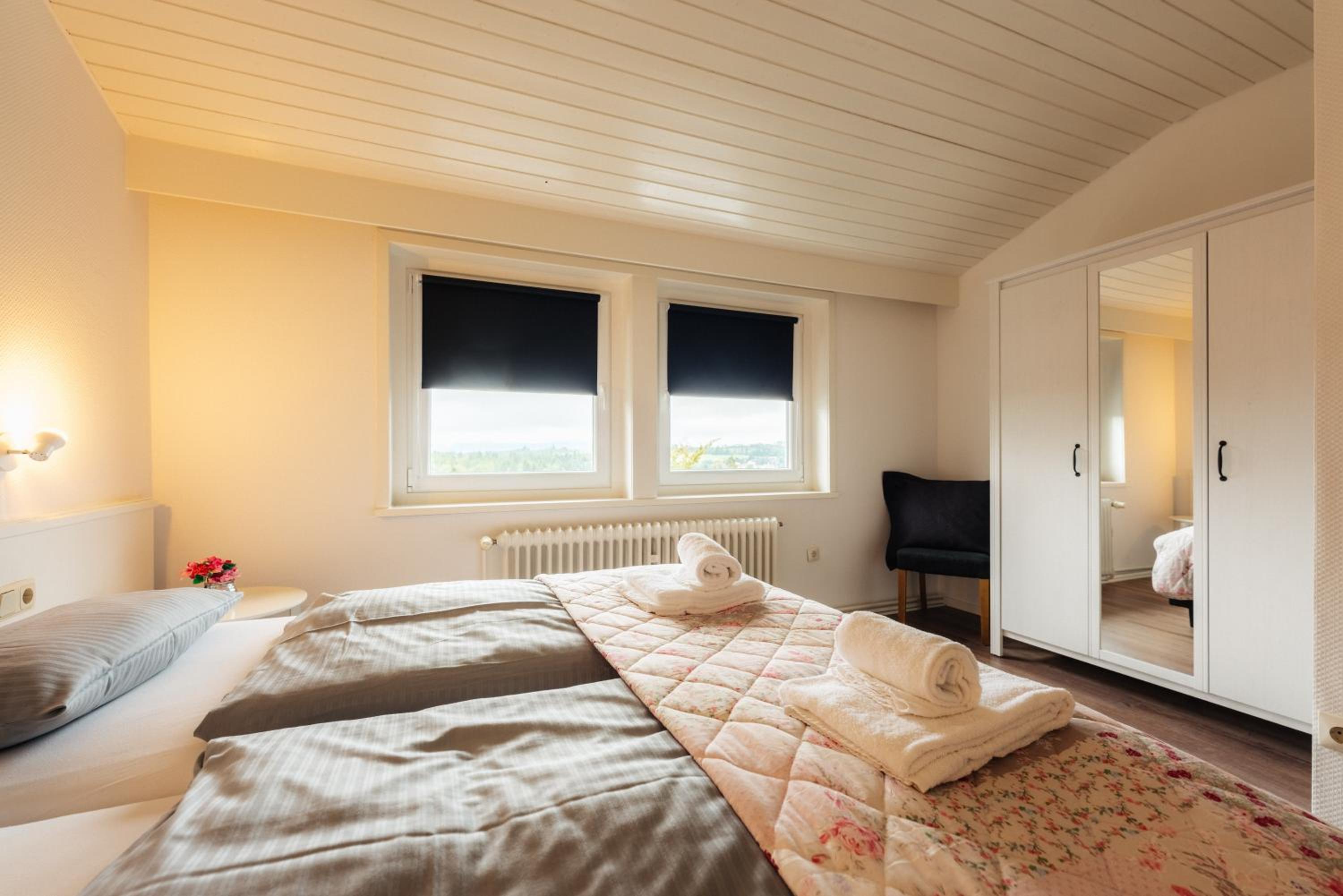 Haus Sonneck - Apartmenthaus - Sonnenterrasse mit Grill - 1-8 Personen - ruhige Lage mit Blick über Braunlage