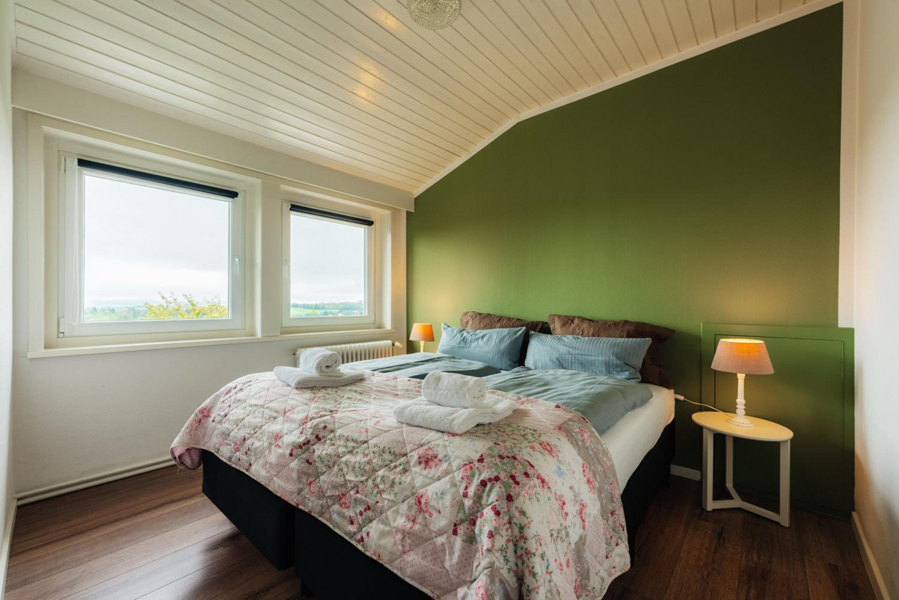 Haus Sonneck - Apartmenthaus - Sonnenterrasse mit Grill - 1-8 Personen - ruhige Lage mit Blick über Braunlage