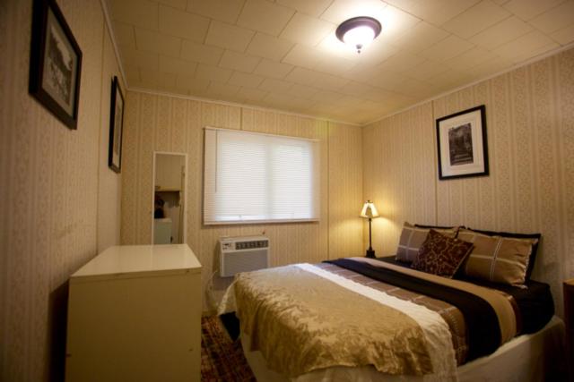 Charming Country Retreats near Eureka Springs - Beaver Lake and White River - Two 4BD - 2BA Full Houses and a 1Bd Unit view 5
