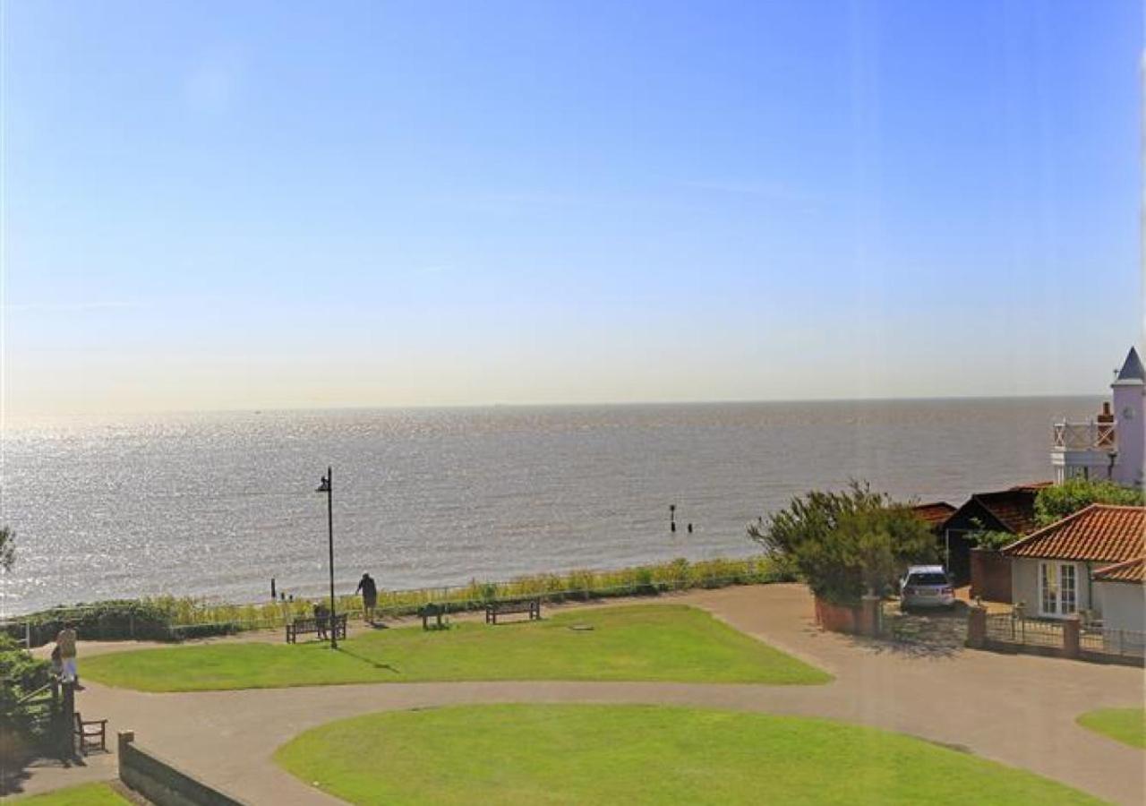 3 Bed in Southwold oc-sog view 2