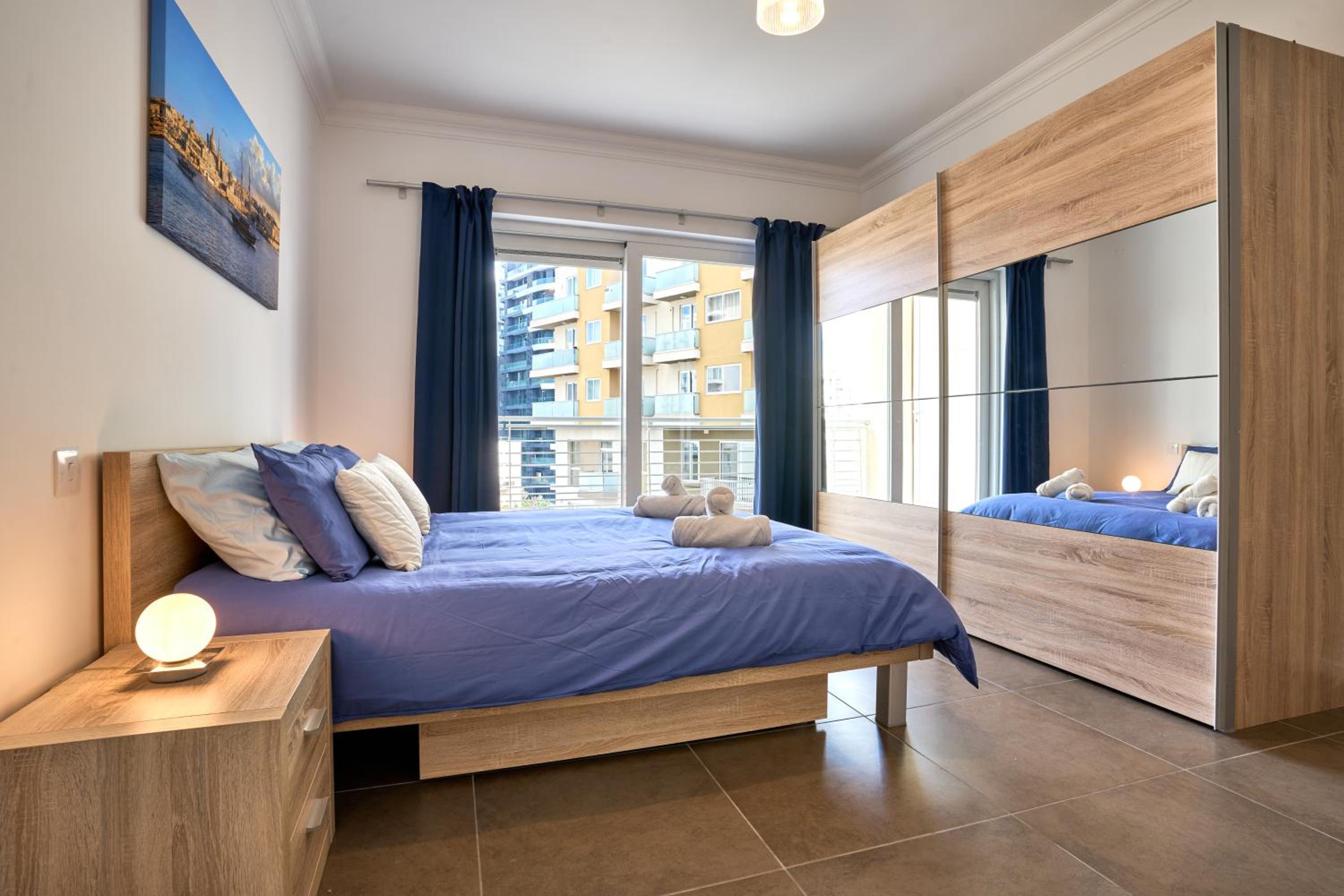 FortCambridge 2BR, pool, Terrace view 4