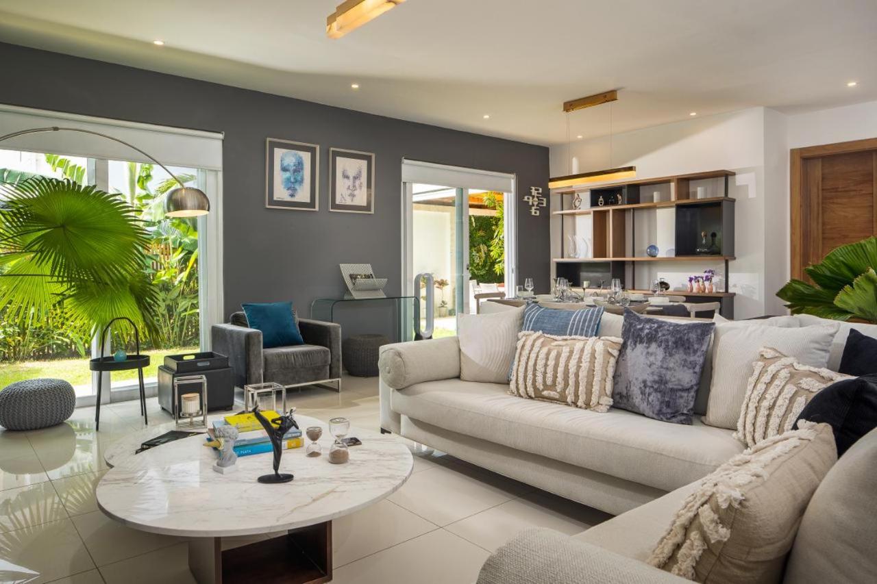 Beachfront 3BD Luxury Villa with full hotel access view 3