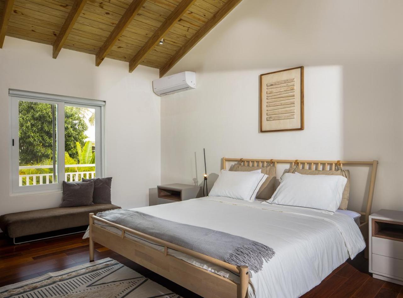 Beachfront 3BD Luxury Villa with full hotel access view 5