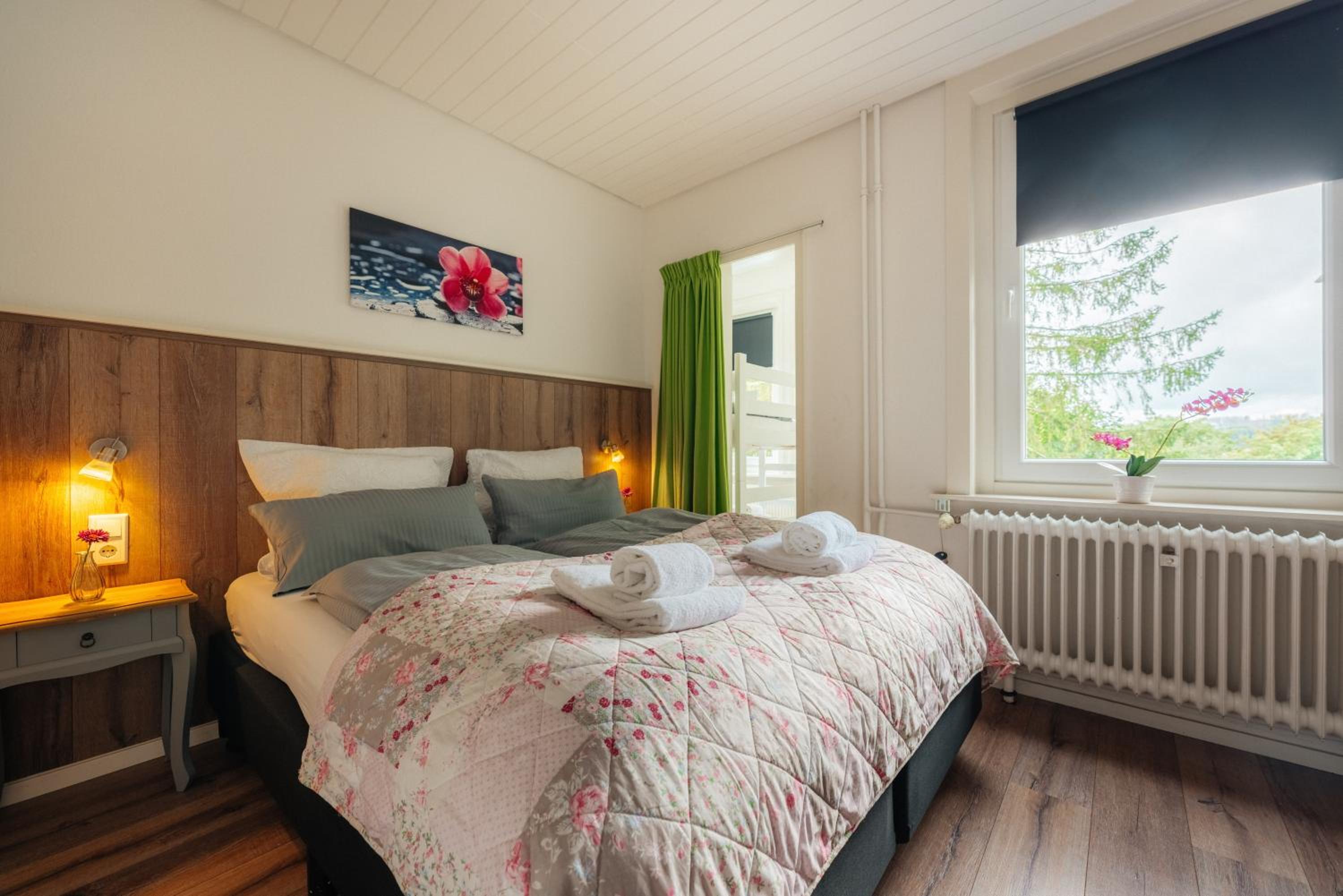 Haus Sonneck - Apartmenthaus - Sonnenterrasse mit Grill - 1-8 Personen - ruhige Lage mit Blick über Braunlage