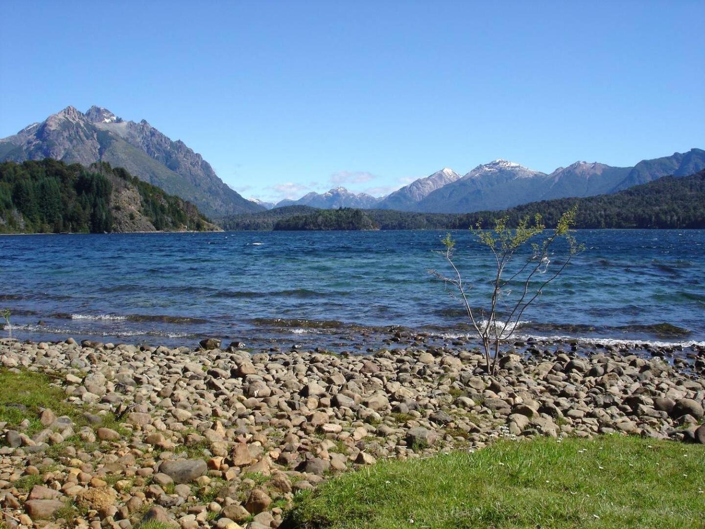 Casa alta vista panoramica lago Moreno, cochera, moderno