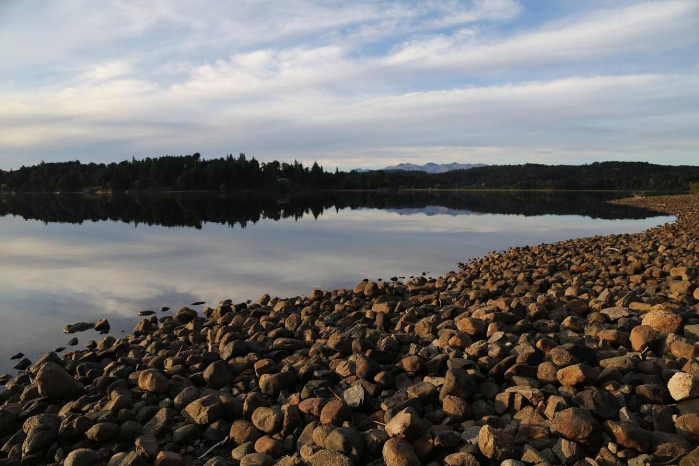Casa alta vista panoramica lago Moreno, cochera, moderno