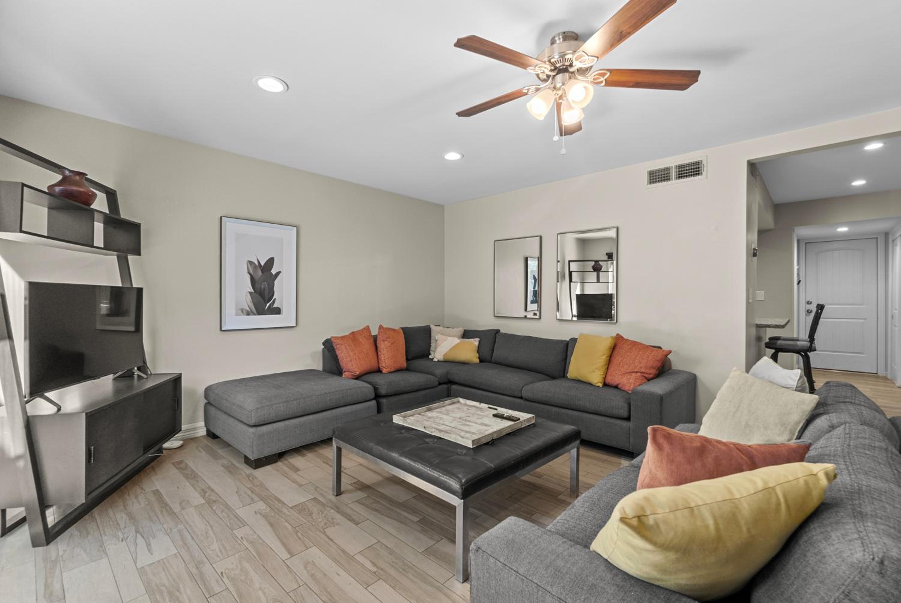 Scottsdale Townhome with Pool, Walk to Old Town view 4