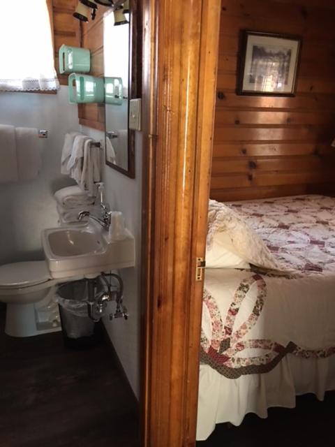Golden Bear Cottages