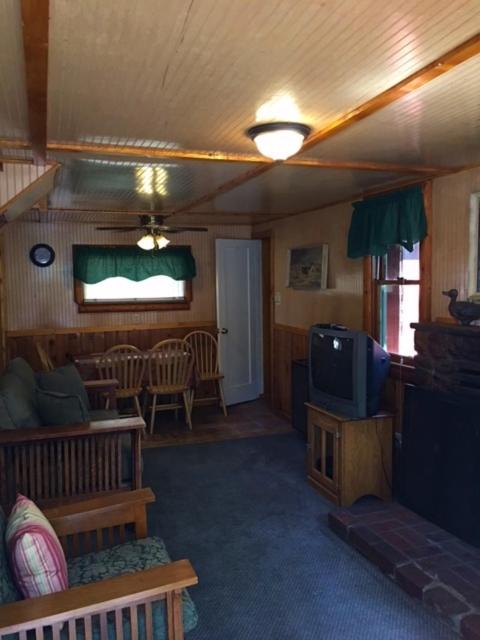 Golden Bear Cottages