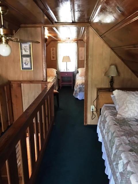 Golden Bear Cottages