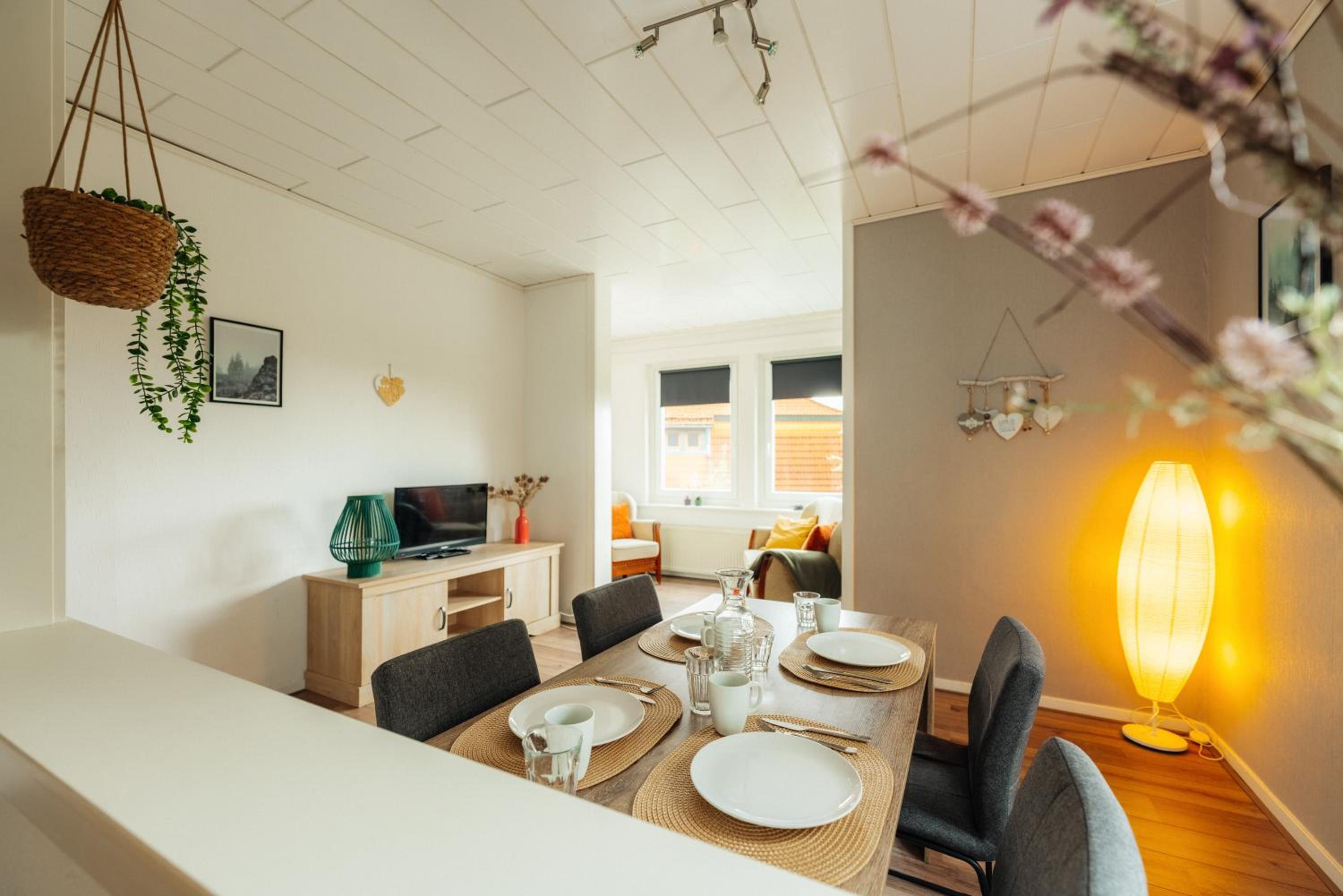 Haus Sonneck - Apartmenthaus - Sonnenterrasse mit Grill - 1-8 Personen - ruhige Lage mit Blick über Braunlage