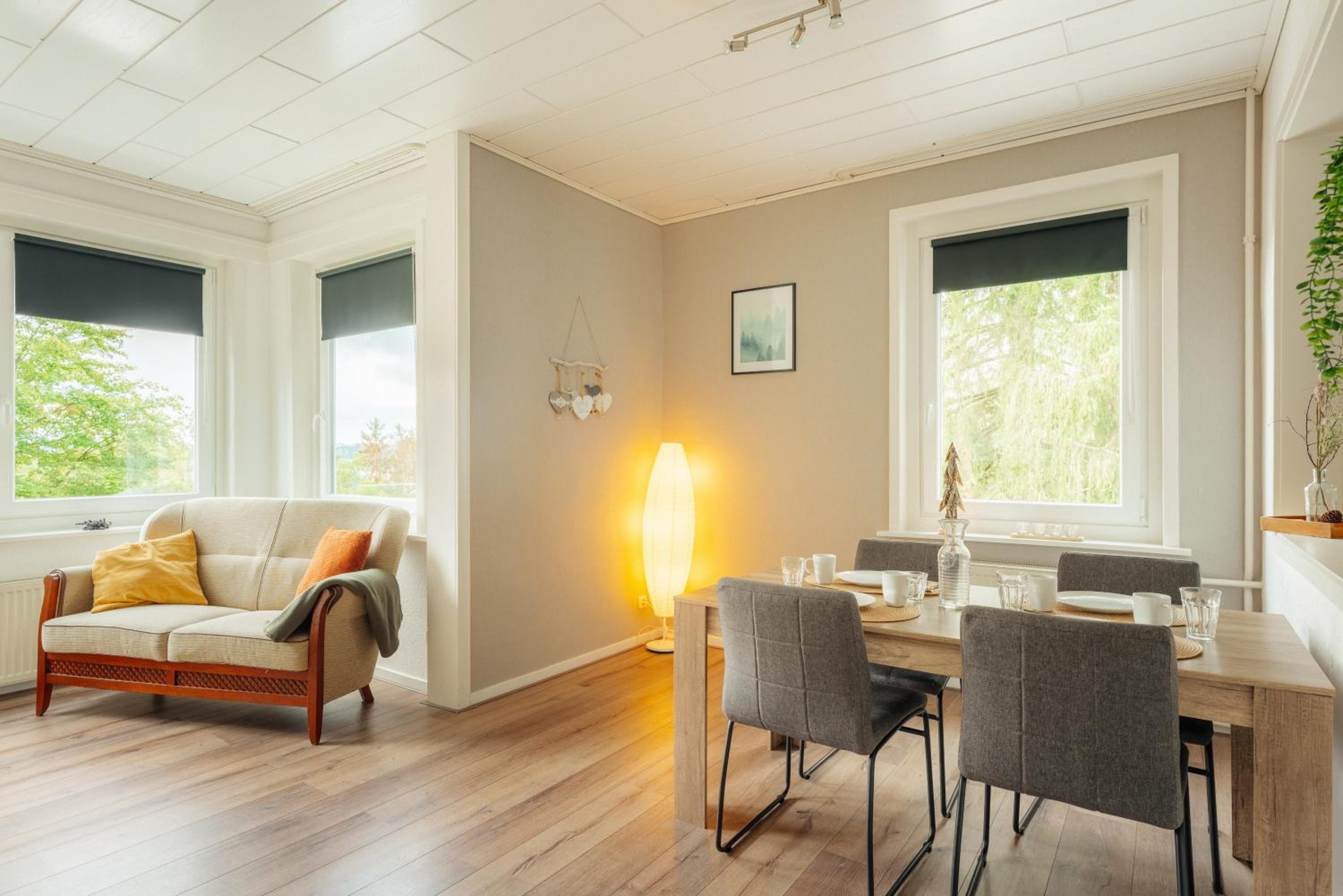 Haus Sonneck - Apartmenthaus - Sonnenterrasse mit Grill - 1-8 Personen - ruhige Lage mit Blick über Braunlage
