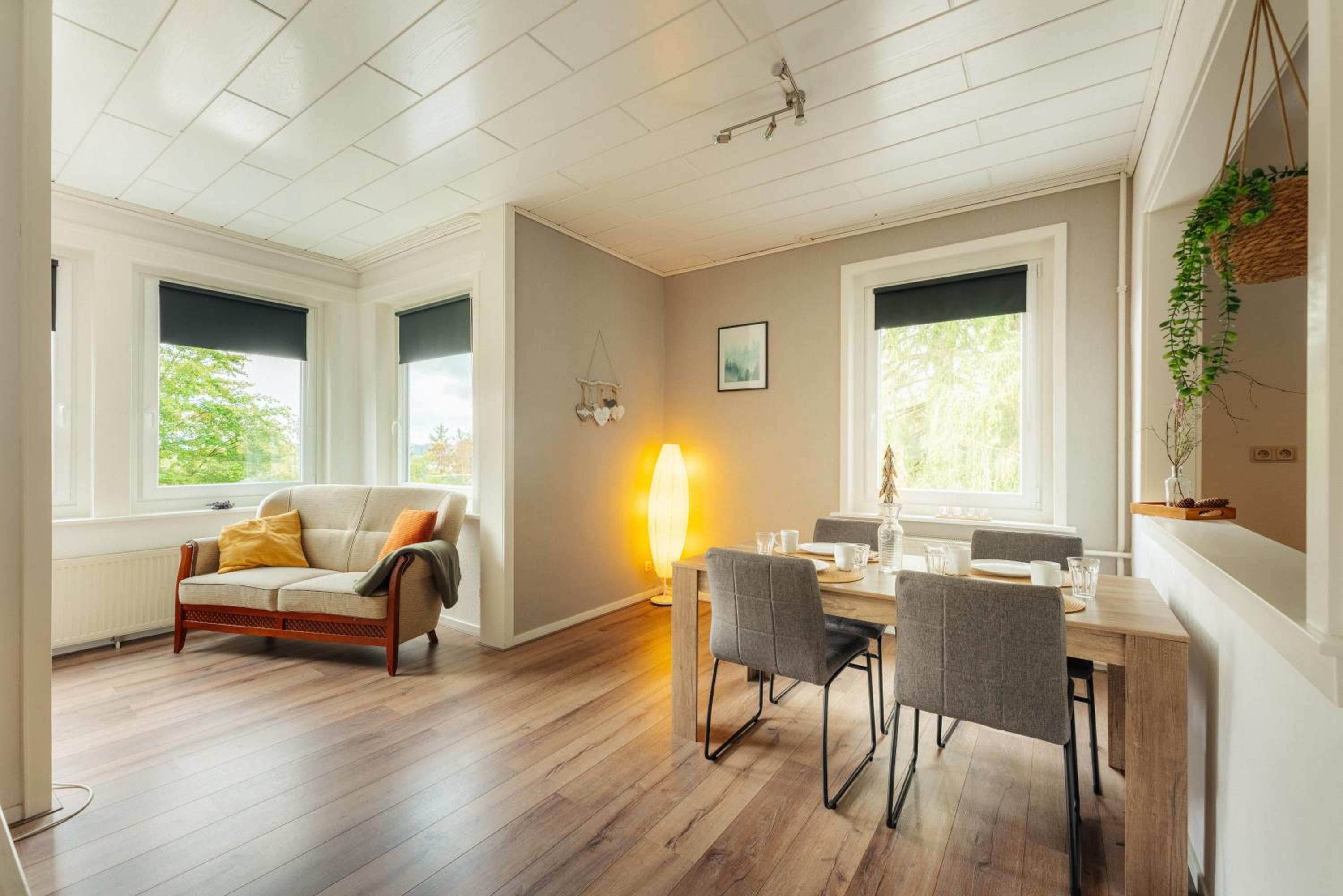 Haus Sonneck - Apartmenthaus - Sonnenterrasse mit Grill - 1-8 Personen - ruhige Lage mit Blick über Braunlage
