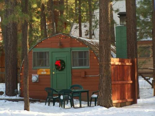 Golden Bear Cottages