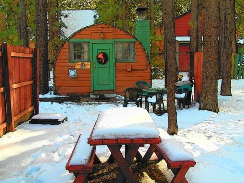 Golden Bear Cottages