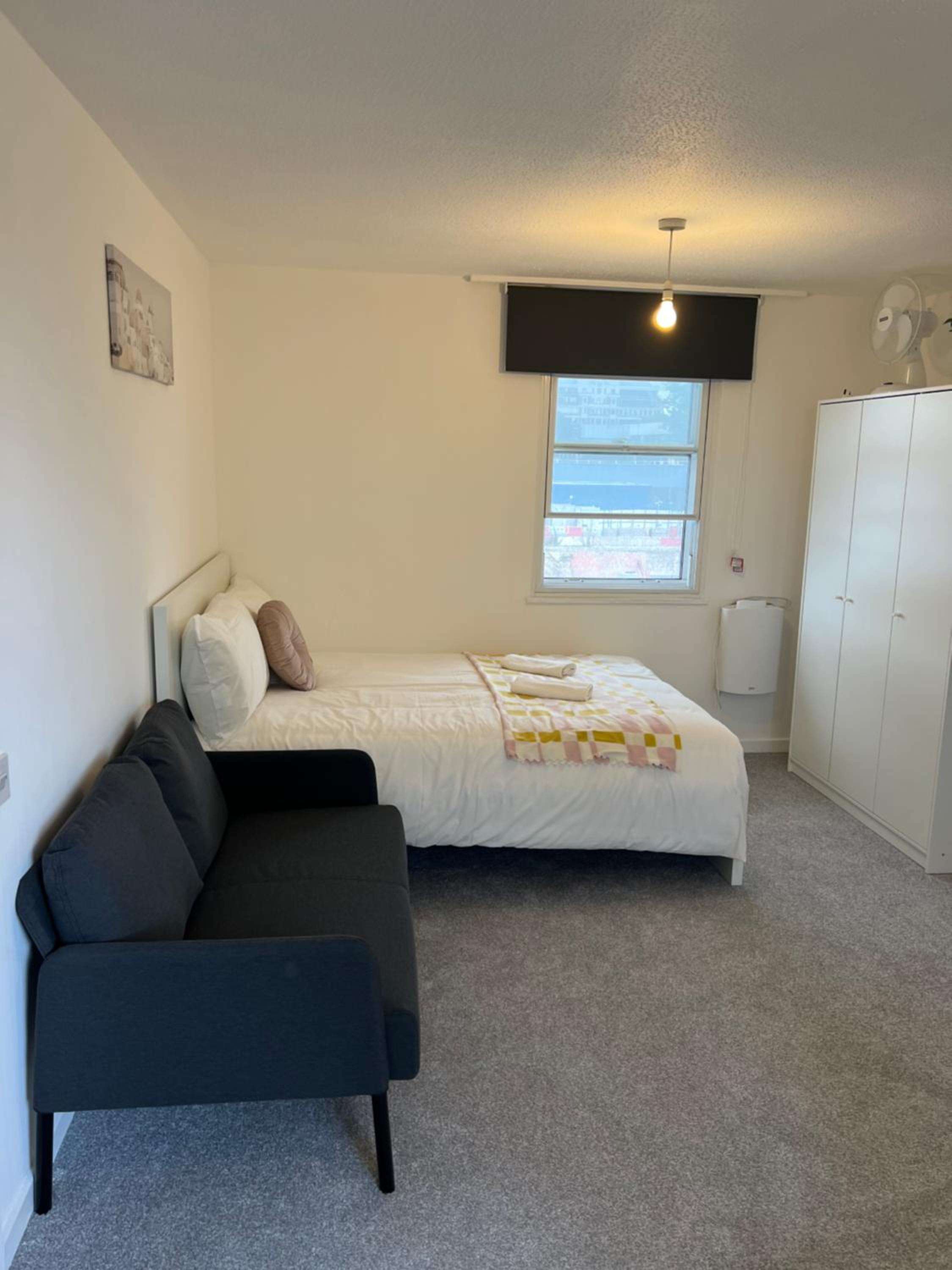 Lovely Entire Flat with Private Balcony in Euston-Central London