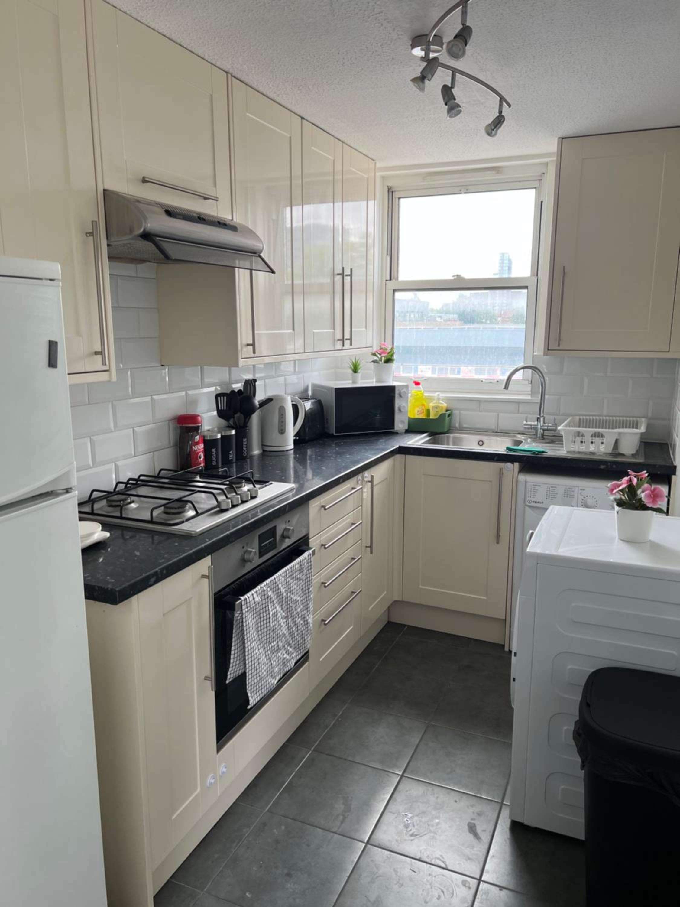 Lovely Entire Flat with Private Balcony in Euston-Central London