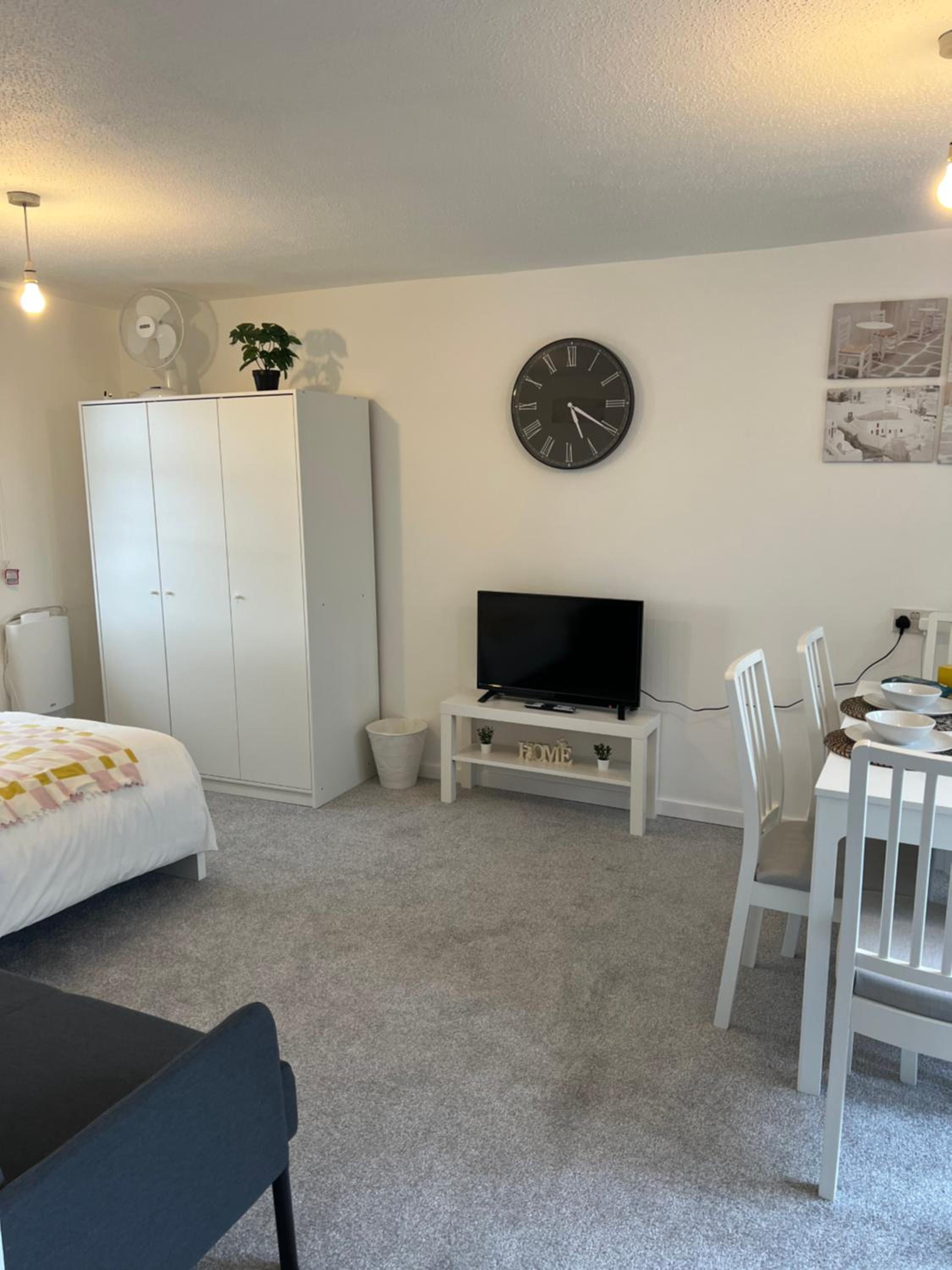 Lovely Entire Flat with Private Balcony in Euston-Central London